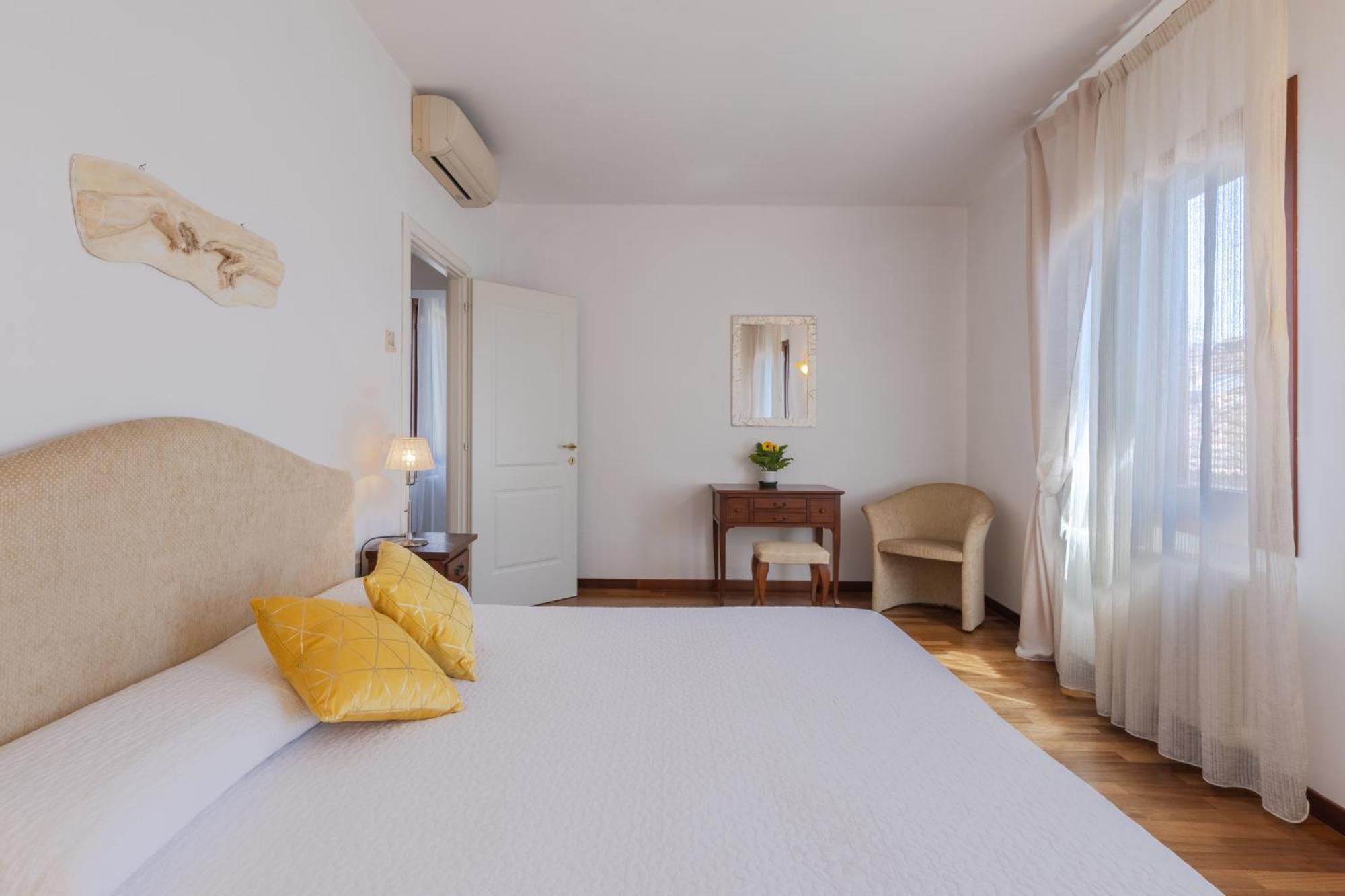 One-Bedroom Apartment Garden View