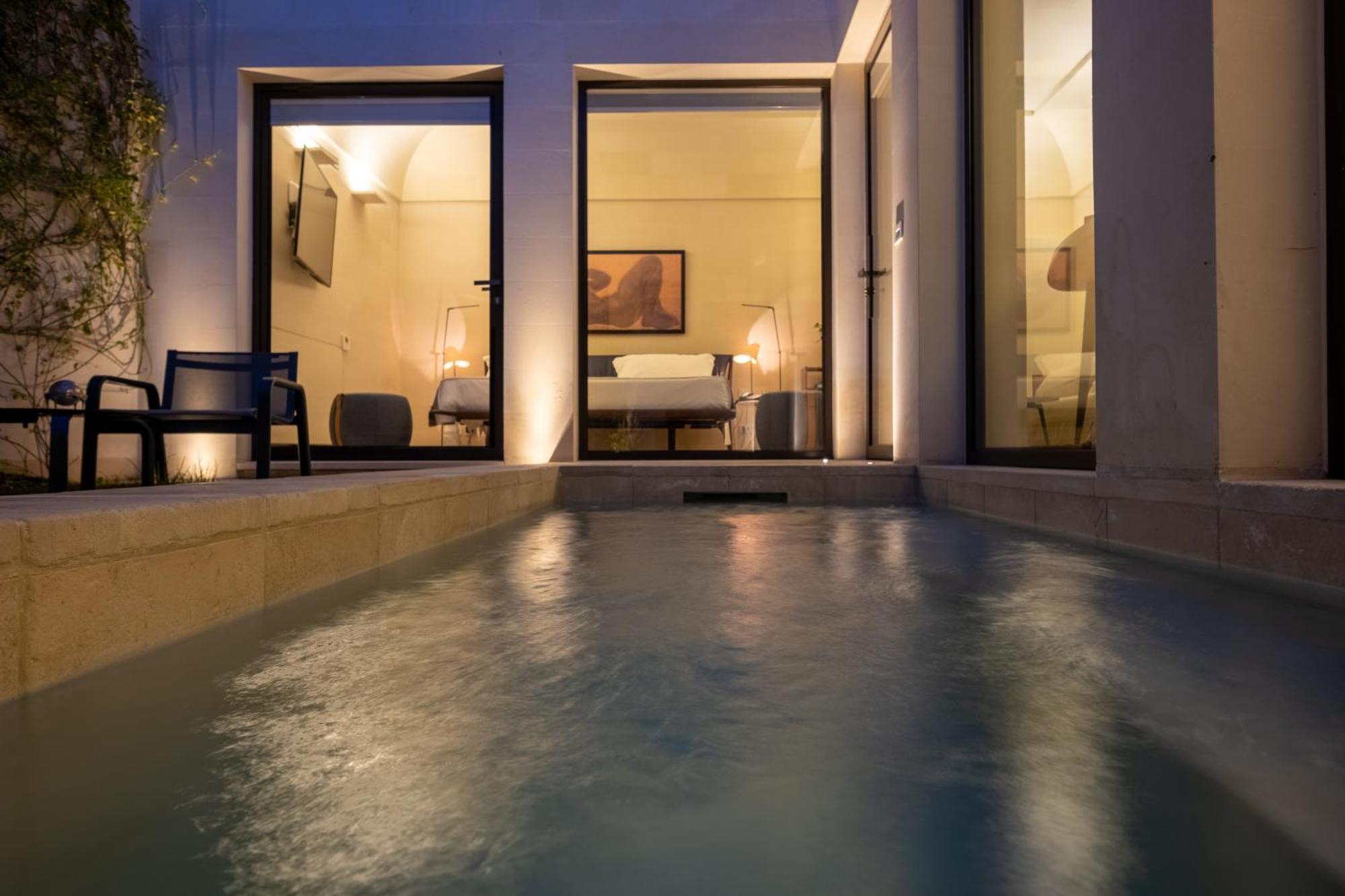 Pool Suite à Coté Annex Building