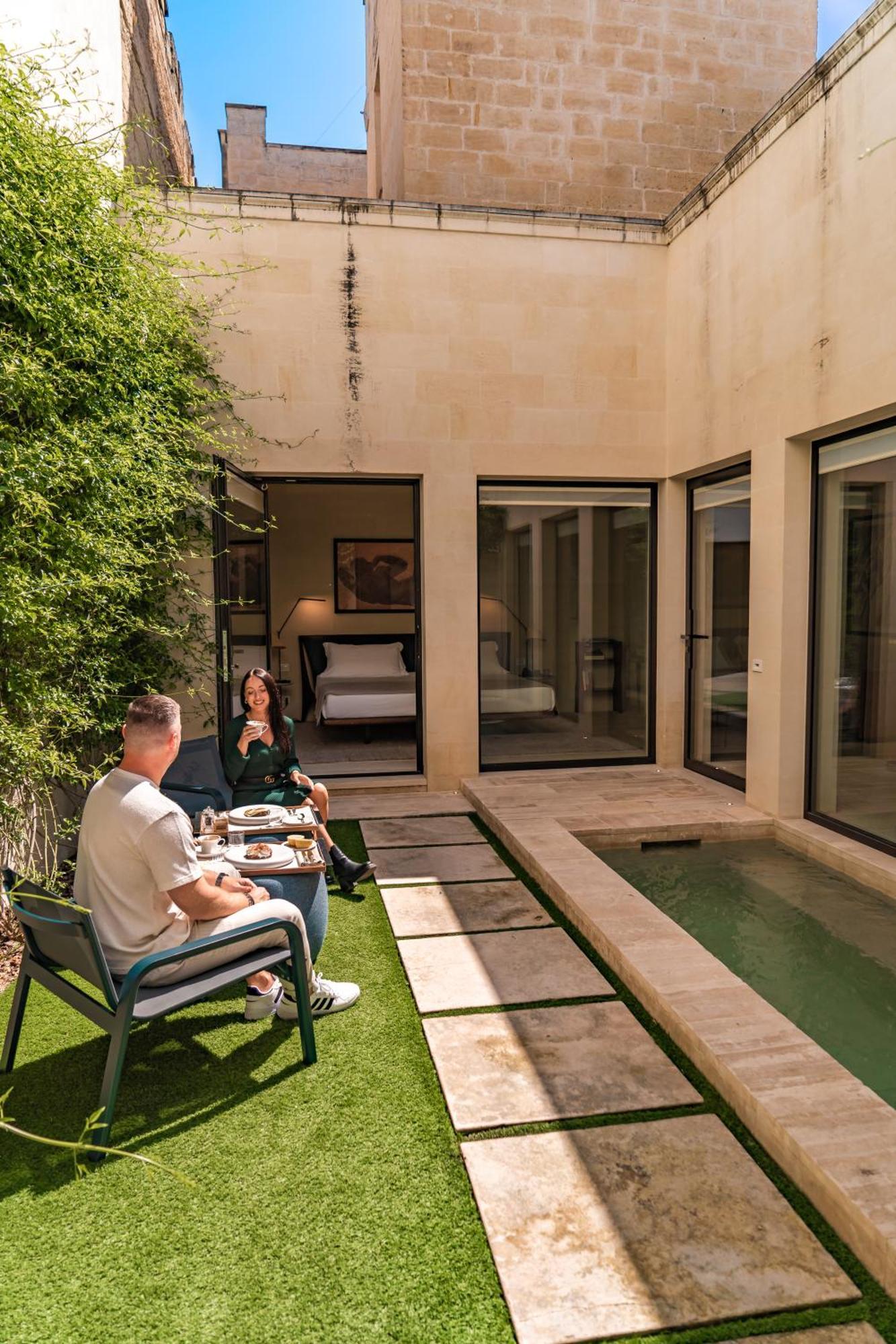 Pool Suite à Coté Annex Building