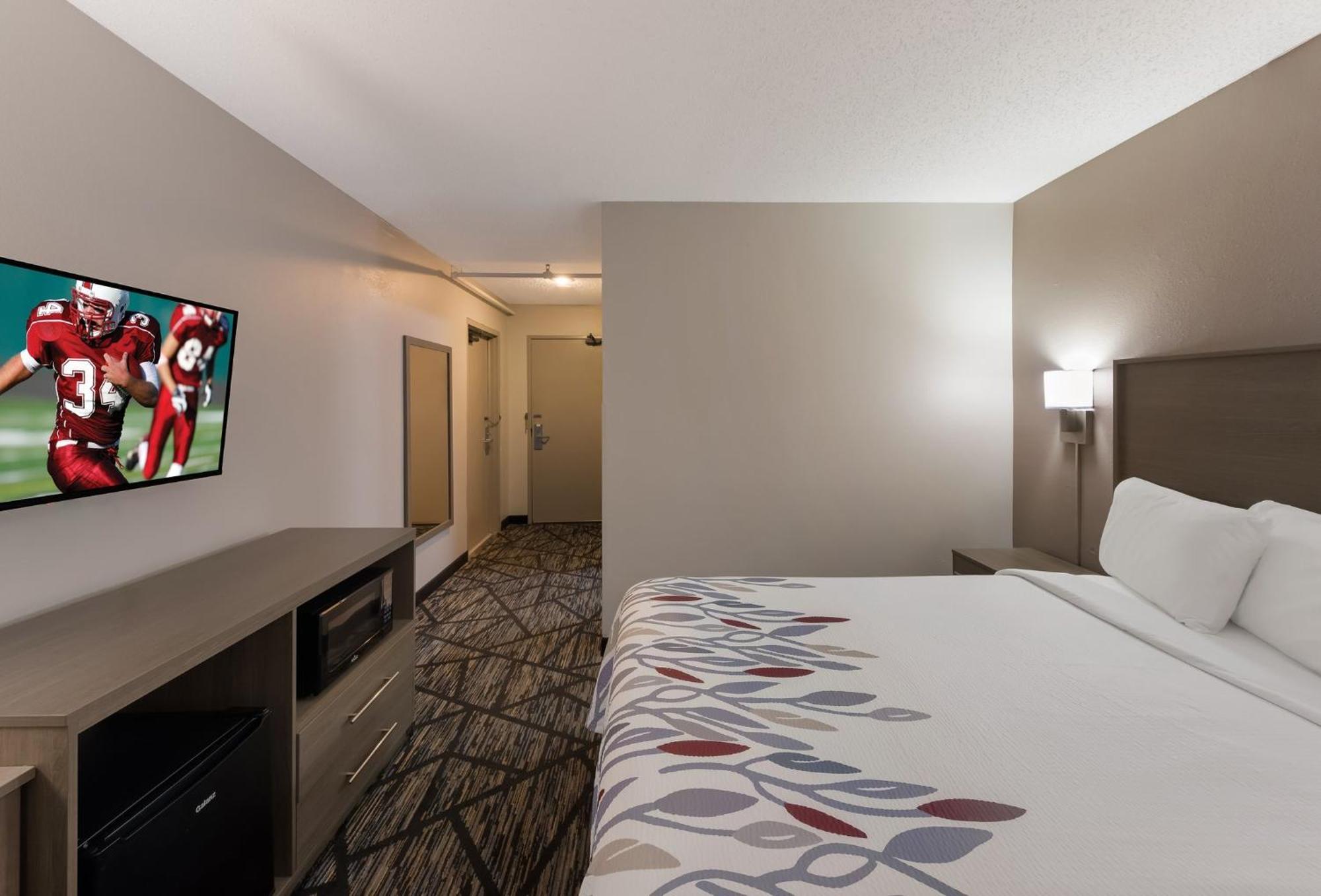 Deluxe Queen Room Disability Access Non-Smoking
