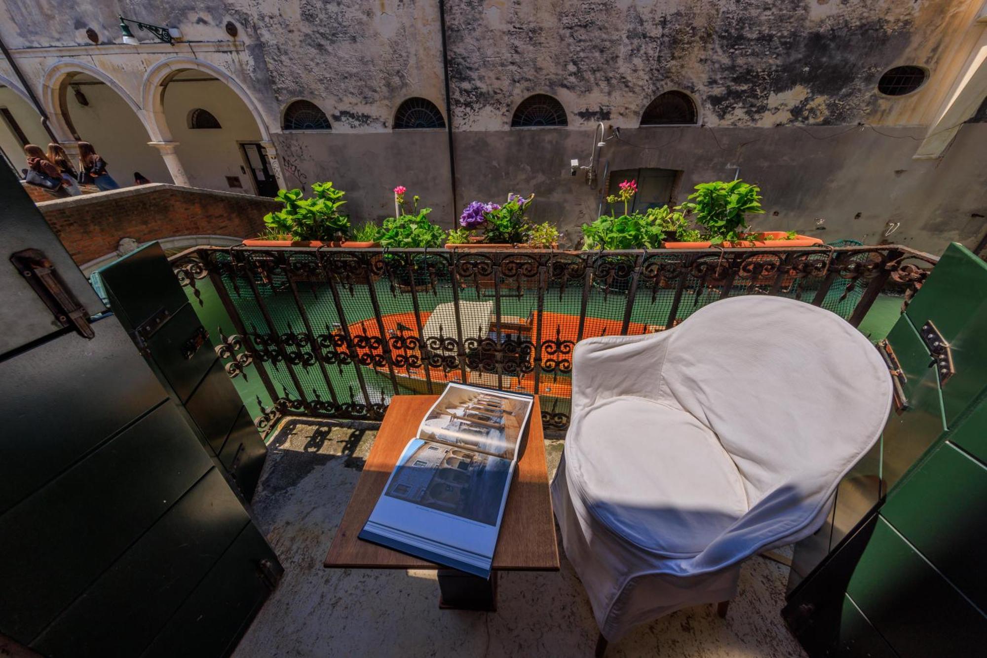 One-Bedroom Suite Canal View