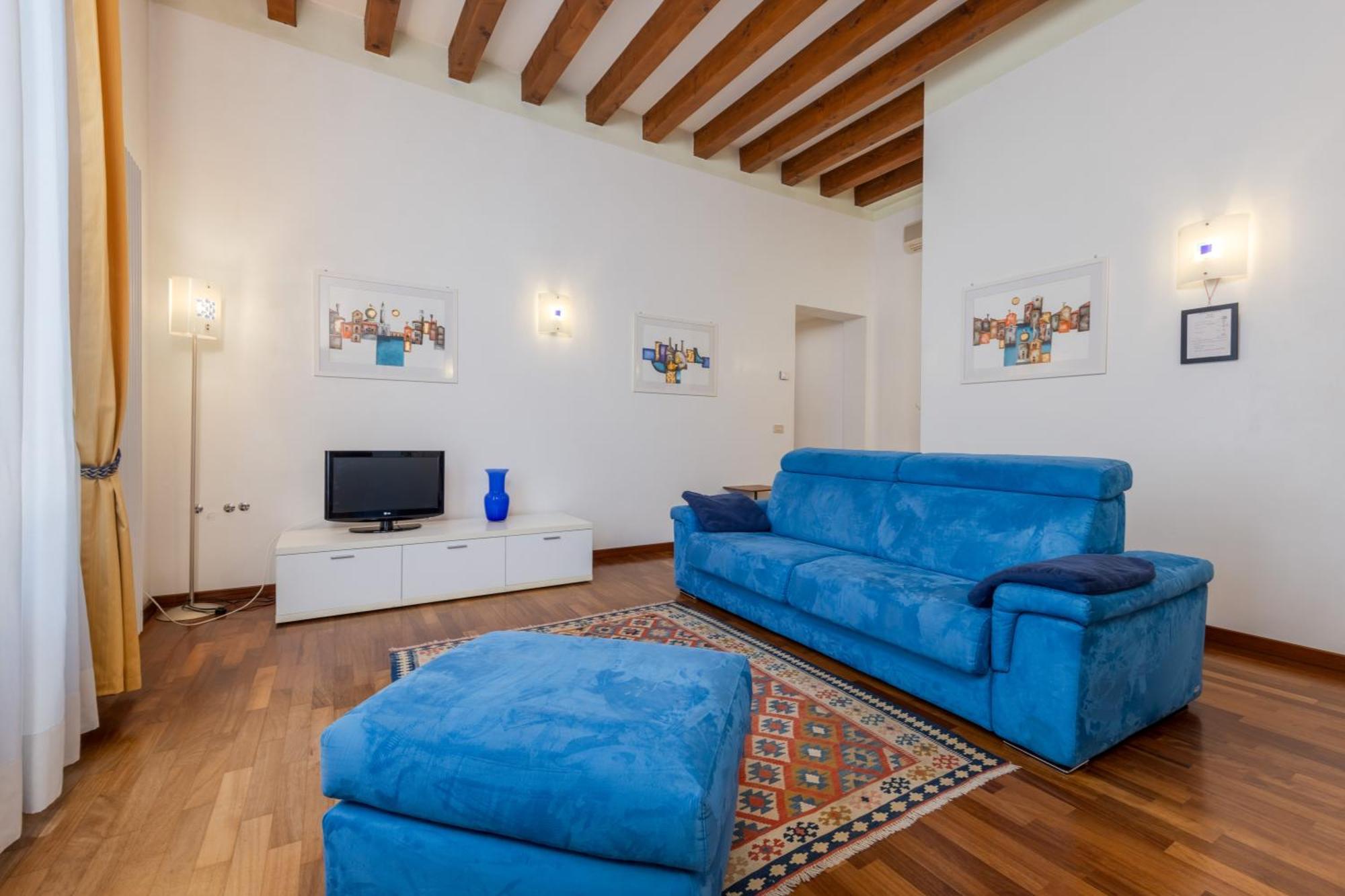 One-Bedroom Suite Canal View