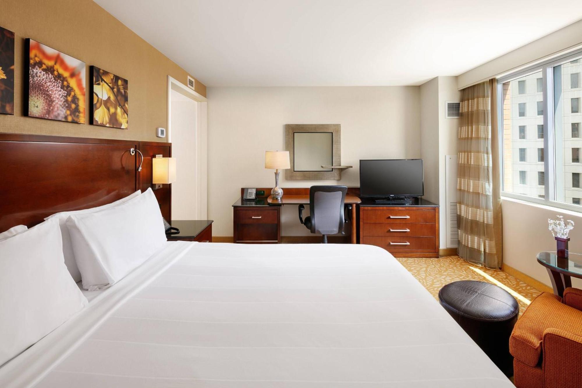 Premium Top Floor Guest room 1 King City view Top floor,1555100554:JPEG