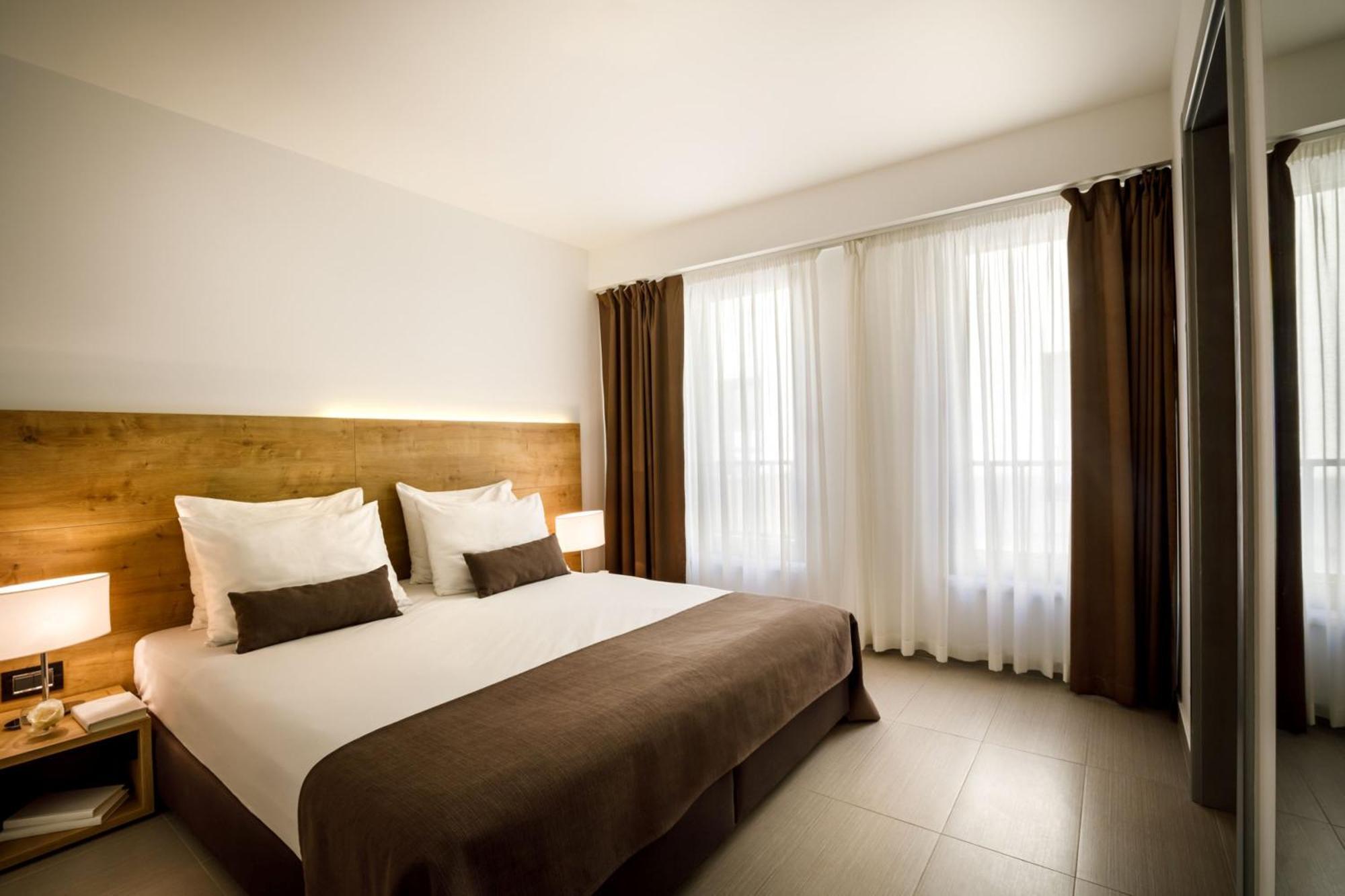 Suite 22
