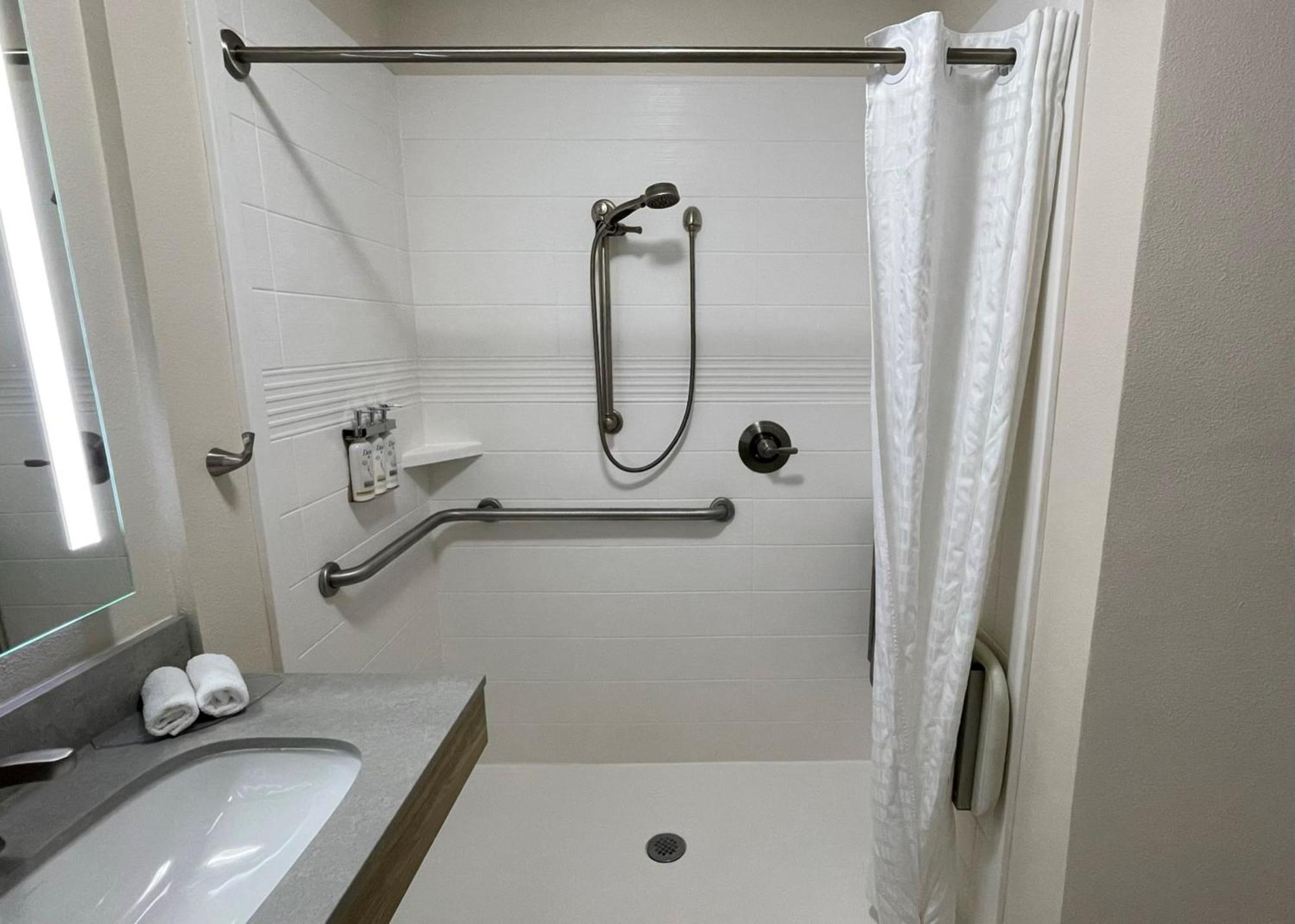 Queen Studio Roll Shower Hearing Accessible or Non-Smoking
