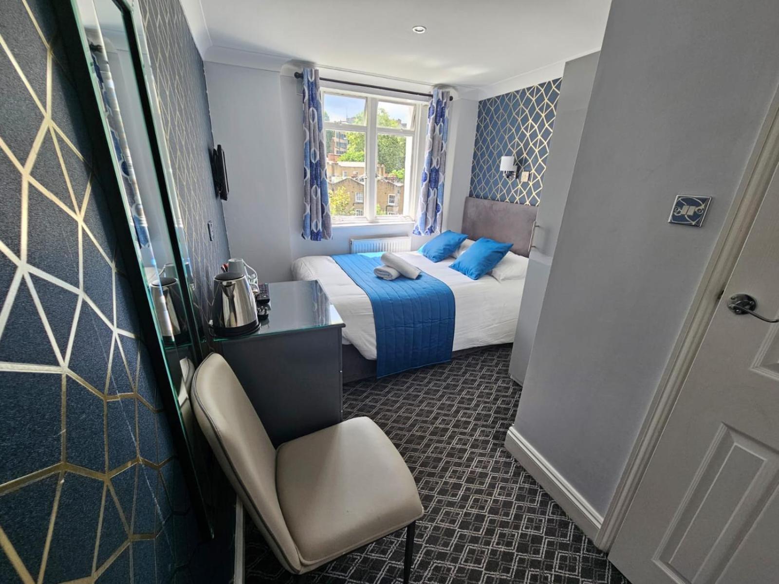 Small Double Room sleeps 1 or 2 Top Floor