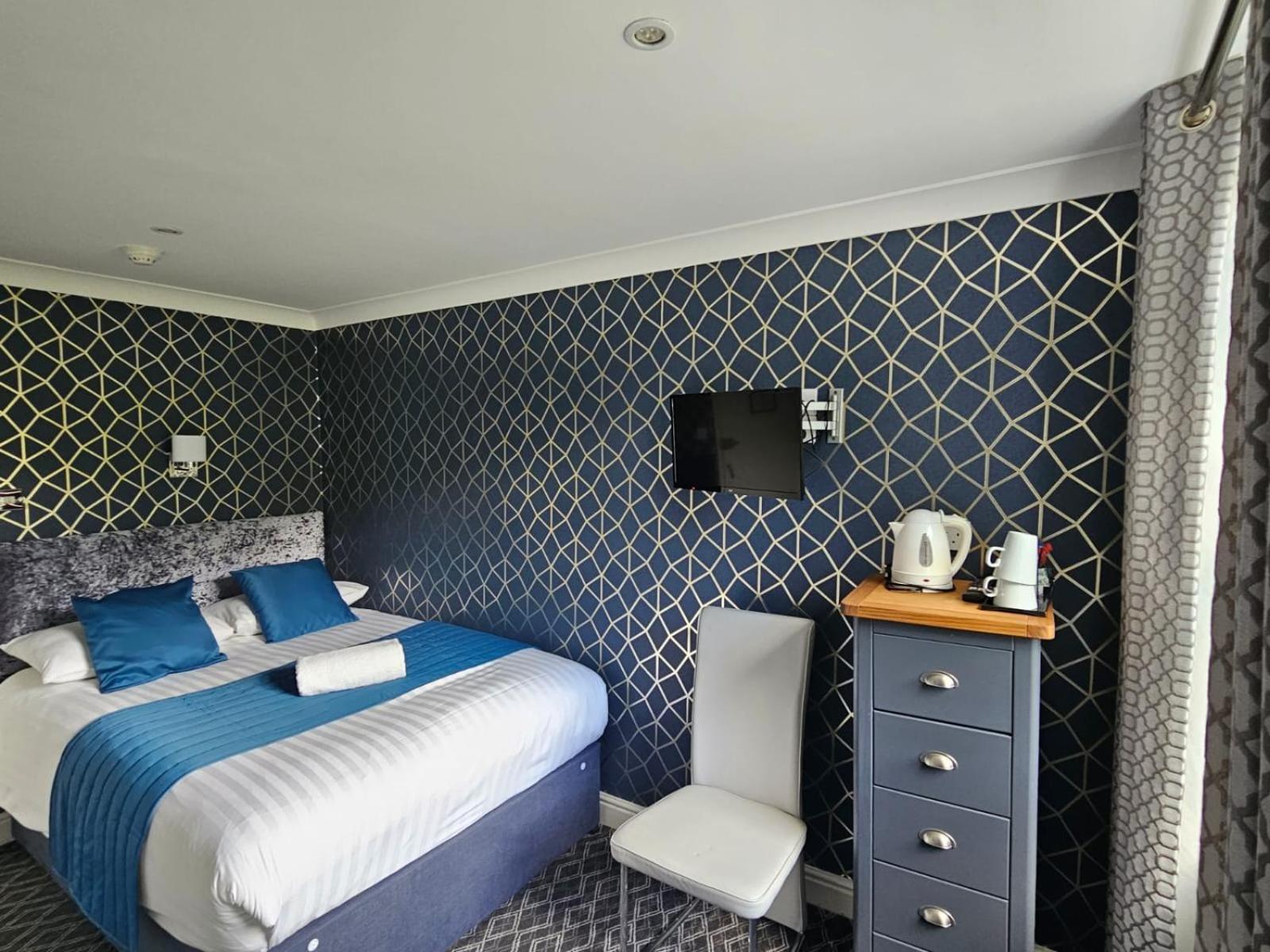 Small Double Room sleeps 1 or 2 Top Floor