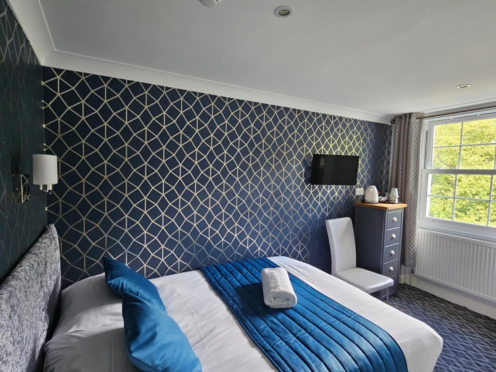 Small Double Room sleeps 1 or 2 Top Floor