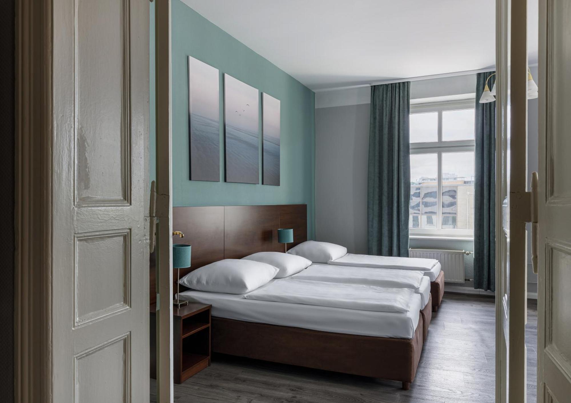 Double Room for 4 guests with Extra Bed,1555444648:JPEG