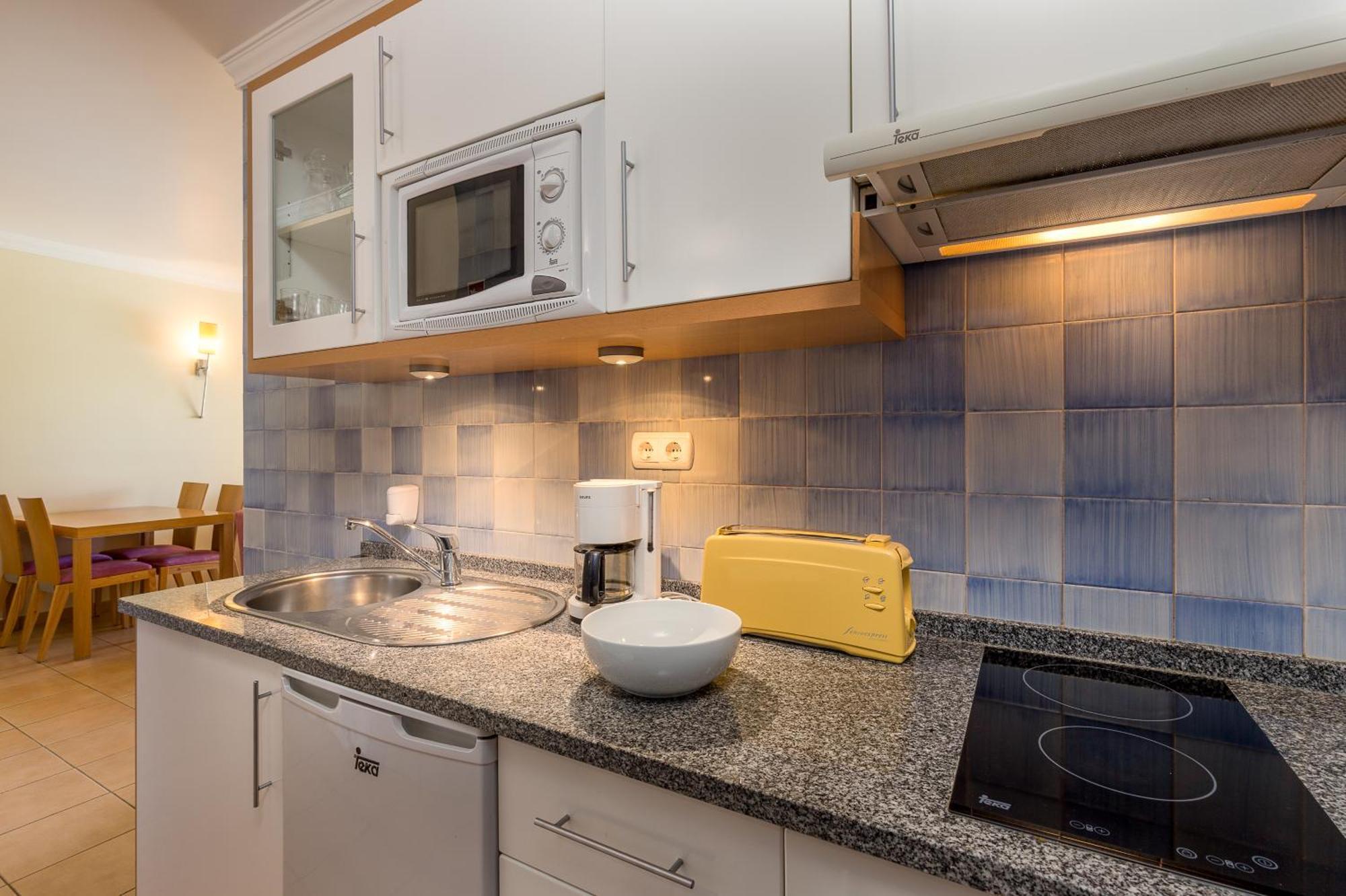 One-Bedroom Apartment with Sea View,761744758:JPEG