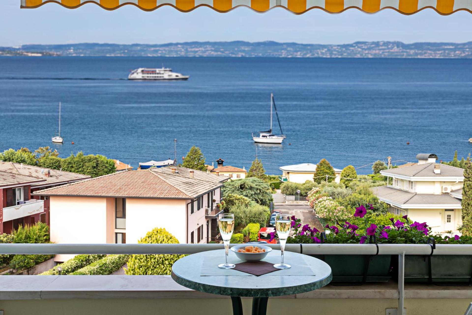 Executive Double or Twin Room Balcony Lake View