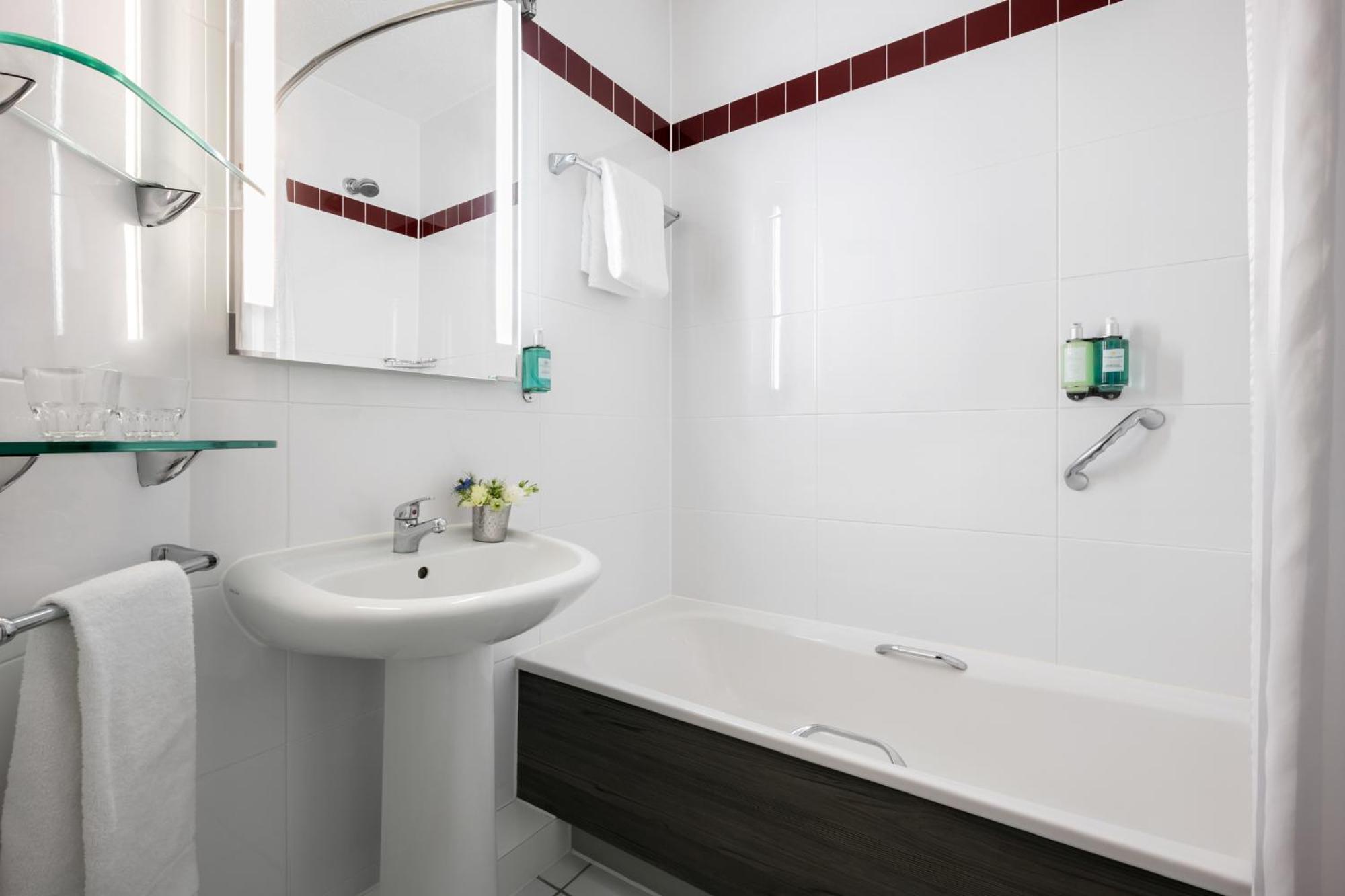Chambre Double Standard avec Canapé-Lit (2 Adultes + 2 Enfants)