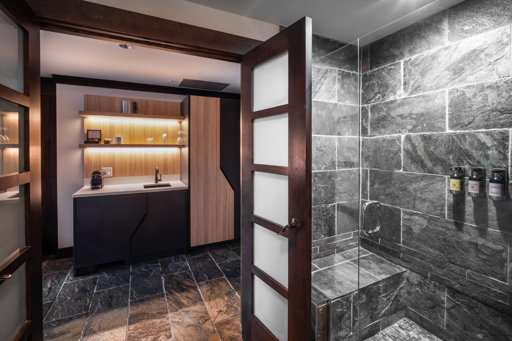 One-Bedroom Suite Lake View