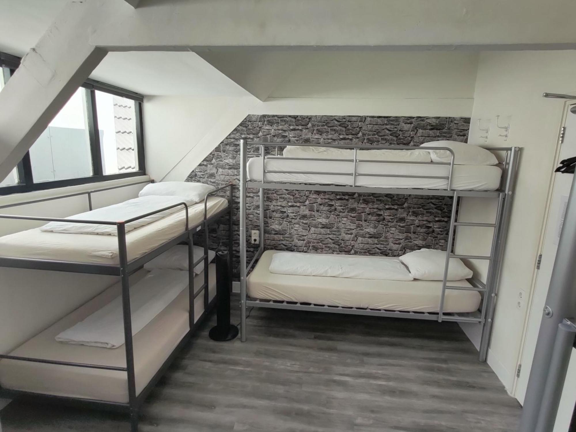 Bed 8-Bed Mixed Dormitory Room