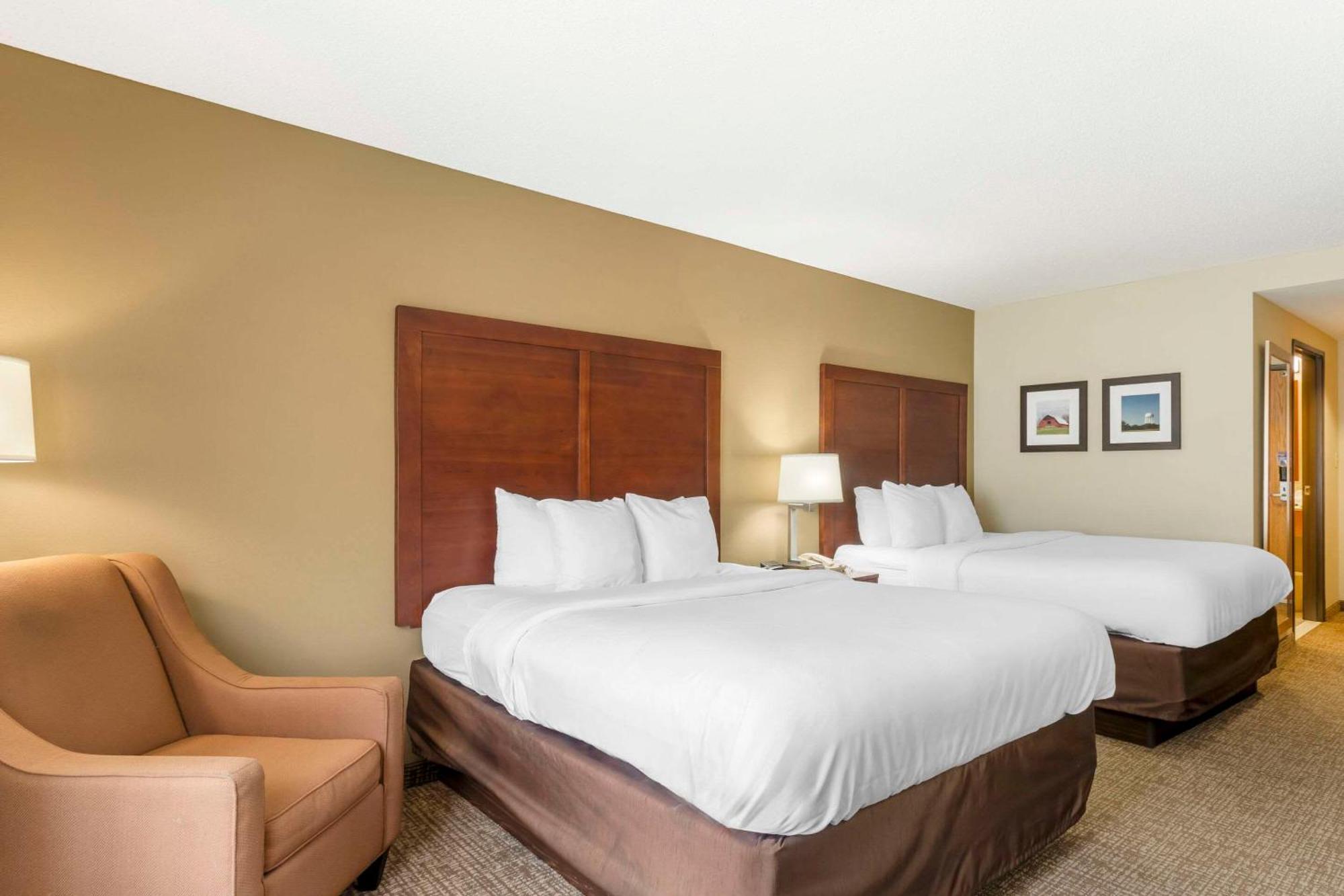 Queen Room Two Queen Beds Non-Smoking