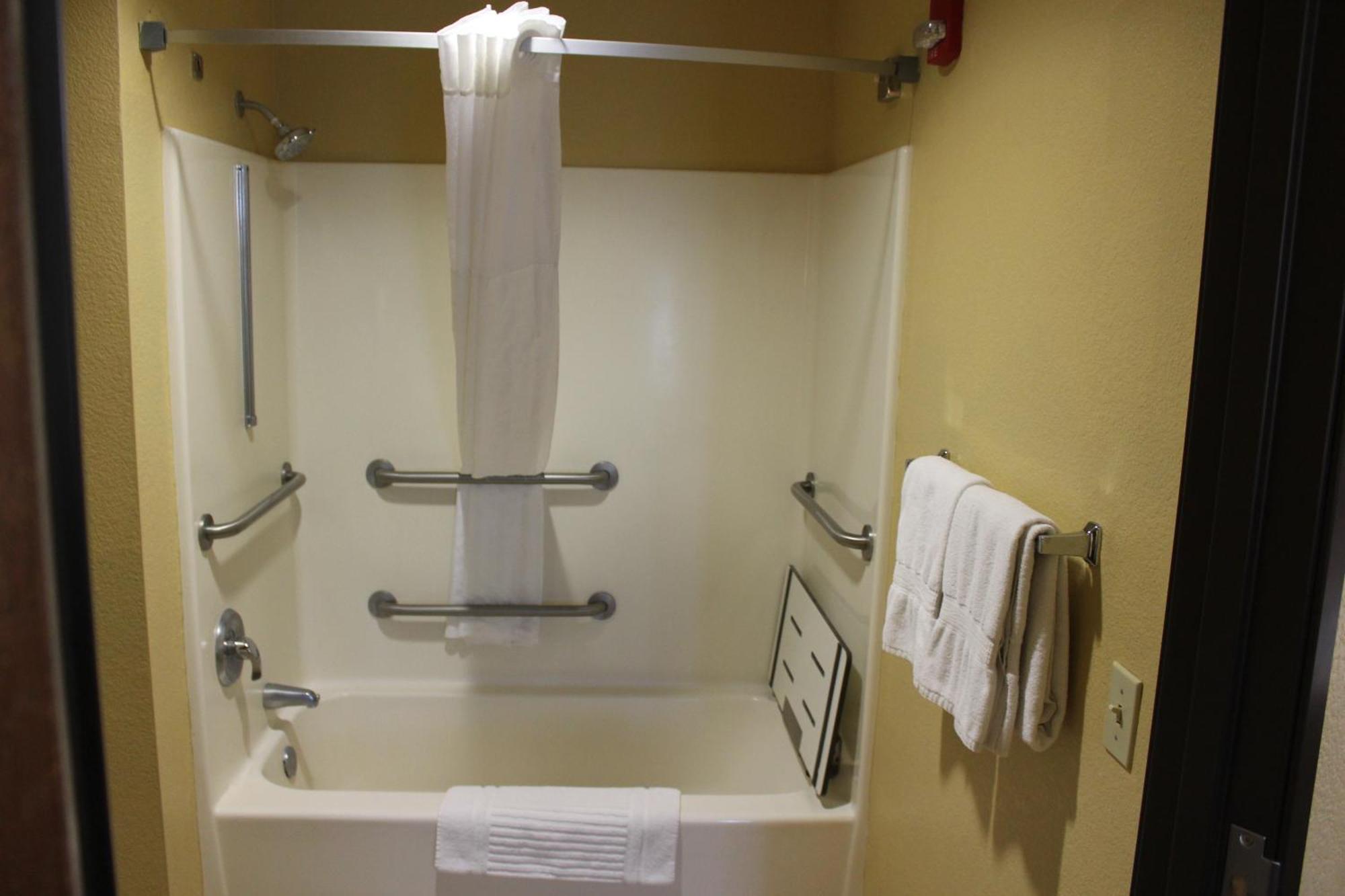 King Room - Accessible/Non-Smoking