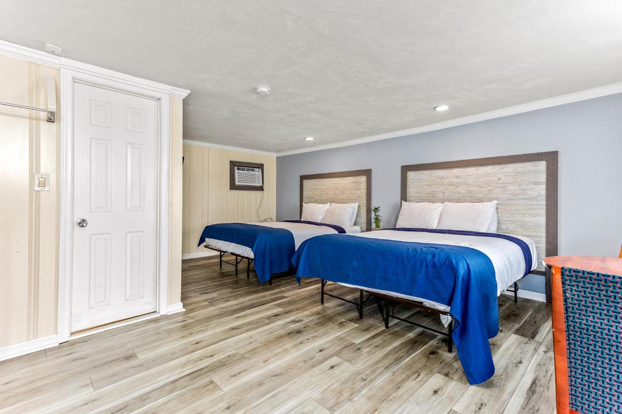 Queen Room Two Queen Beds Non-Smoking