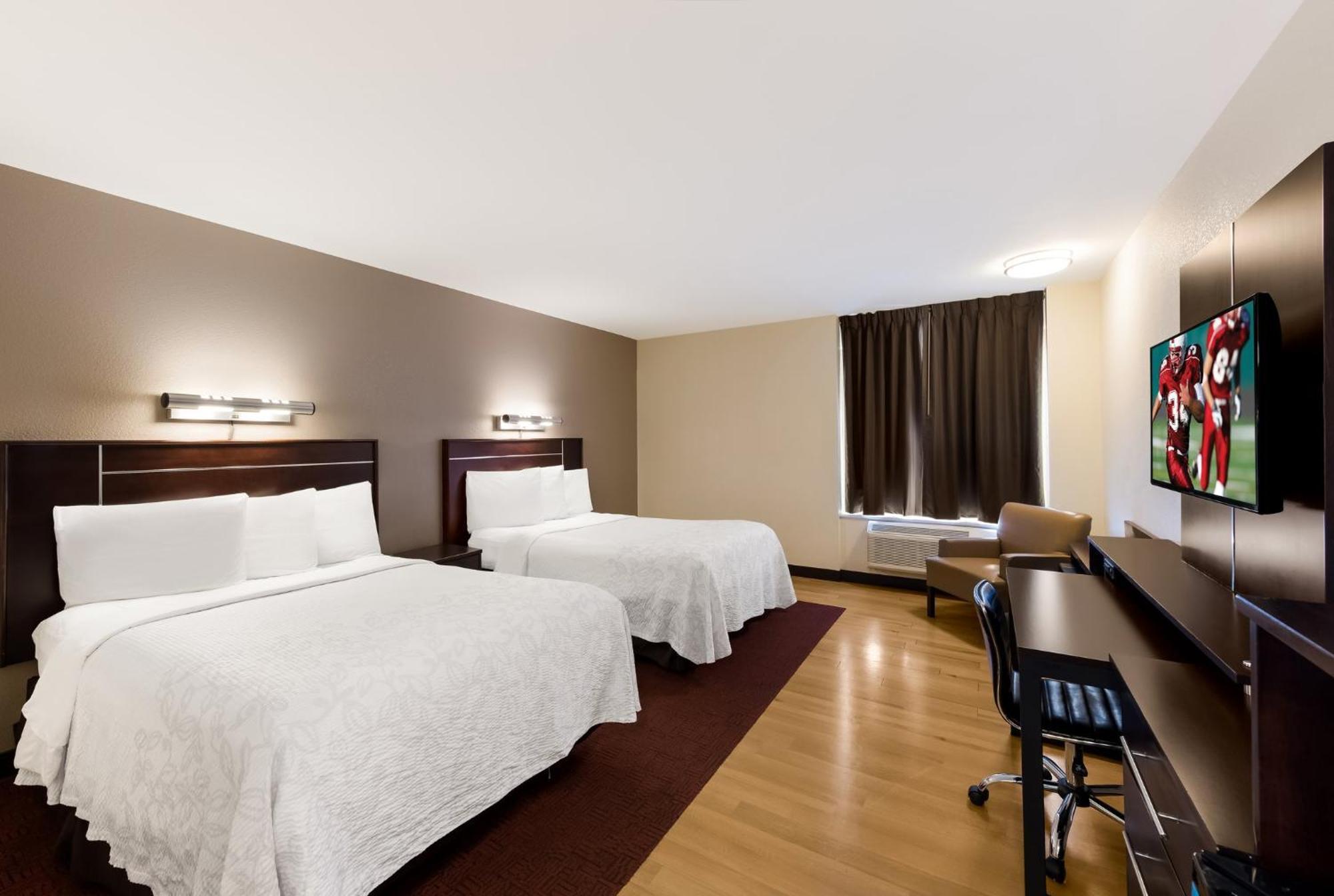 Deluxe Room Two Double Beds Smoke