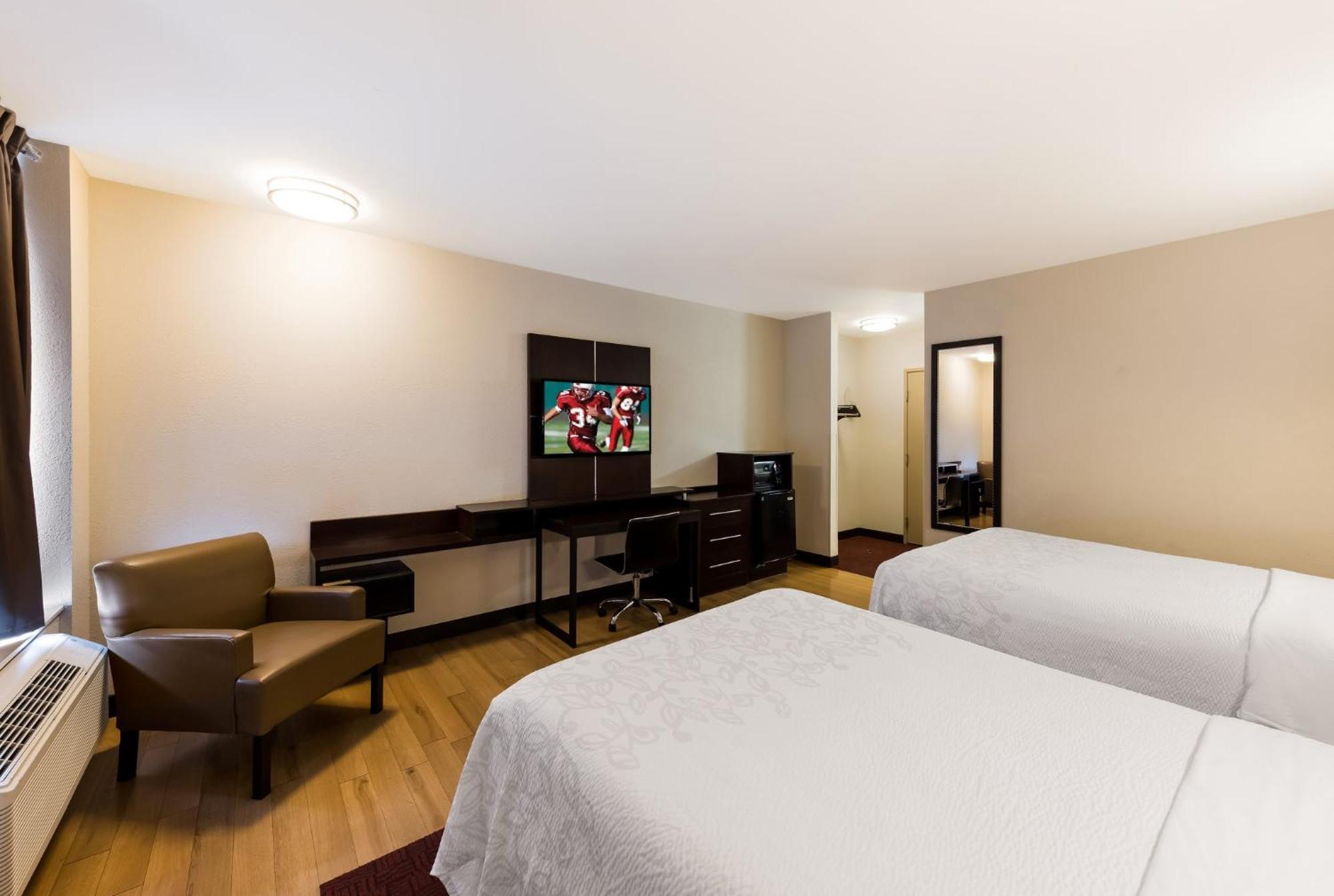 Deluxe Room Two Double Beds Smoke