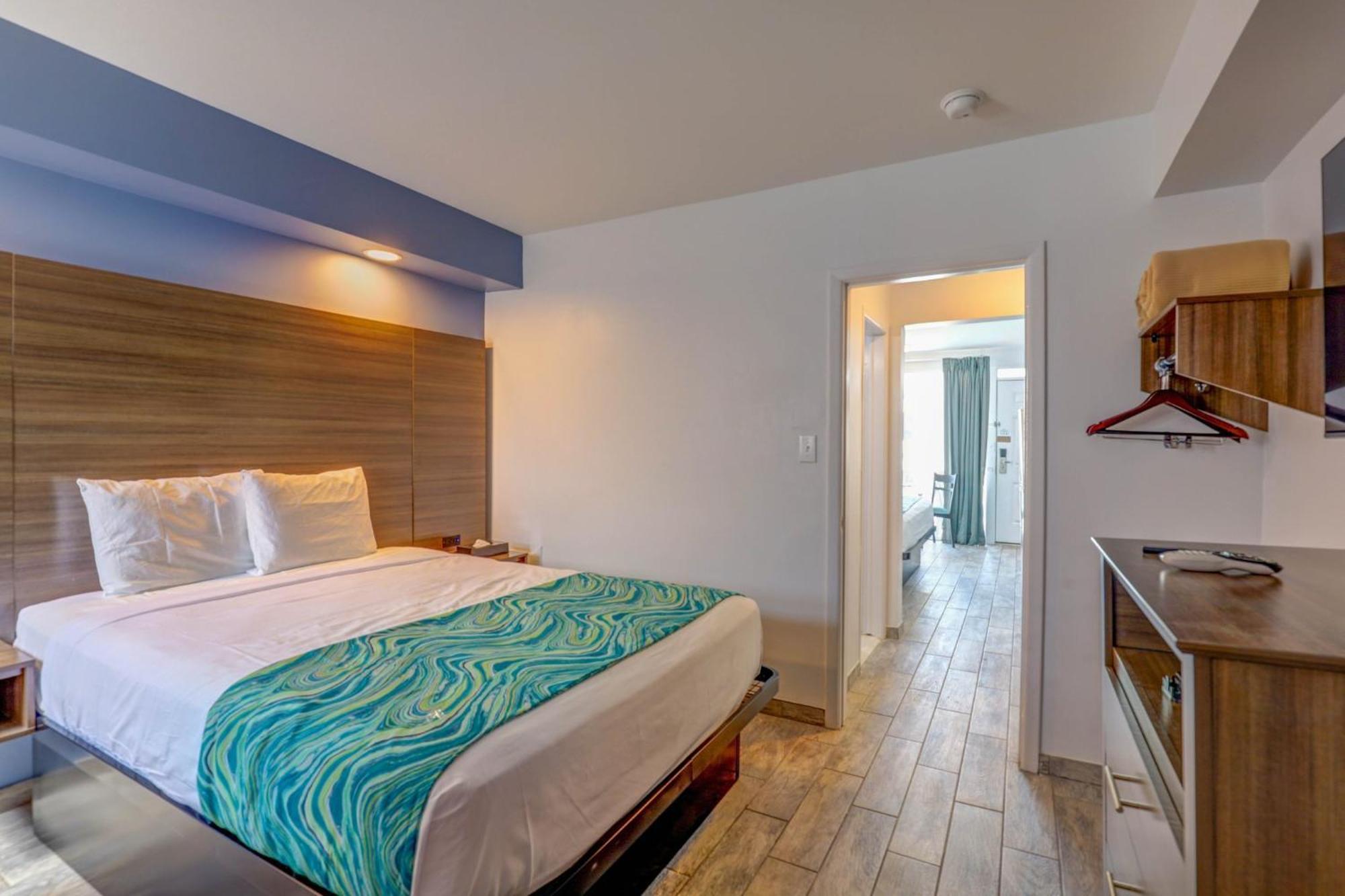Two Room Suite One King Bed One Queen Bed Smoke