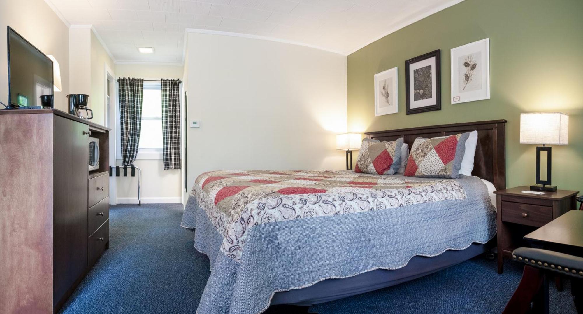 Deluxe Queen Room