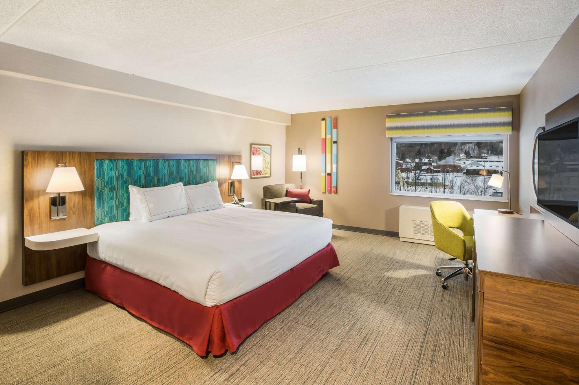King Room with Roll-In Shower - Mobility/Hearing Accessible,1705681616:JPEG
