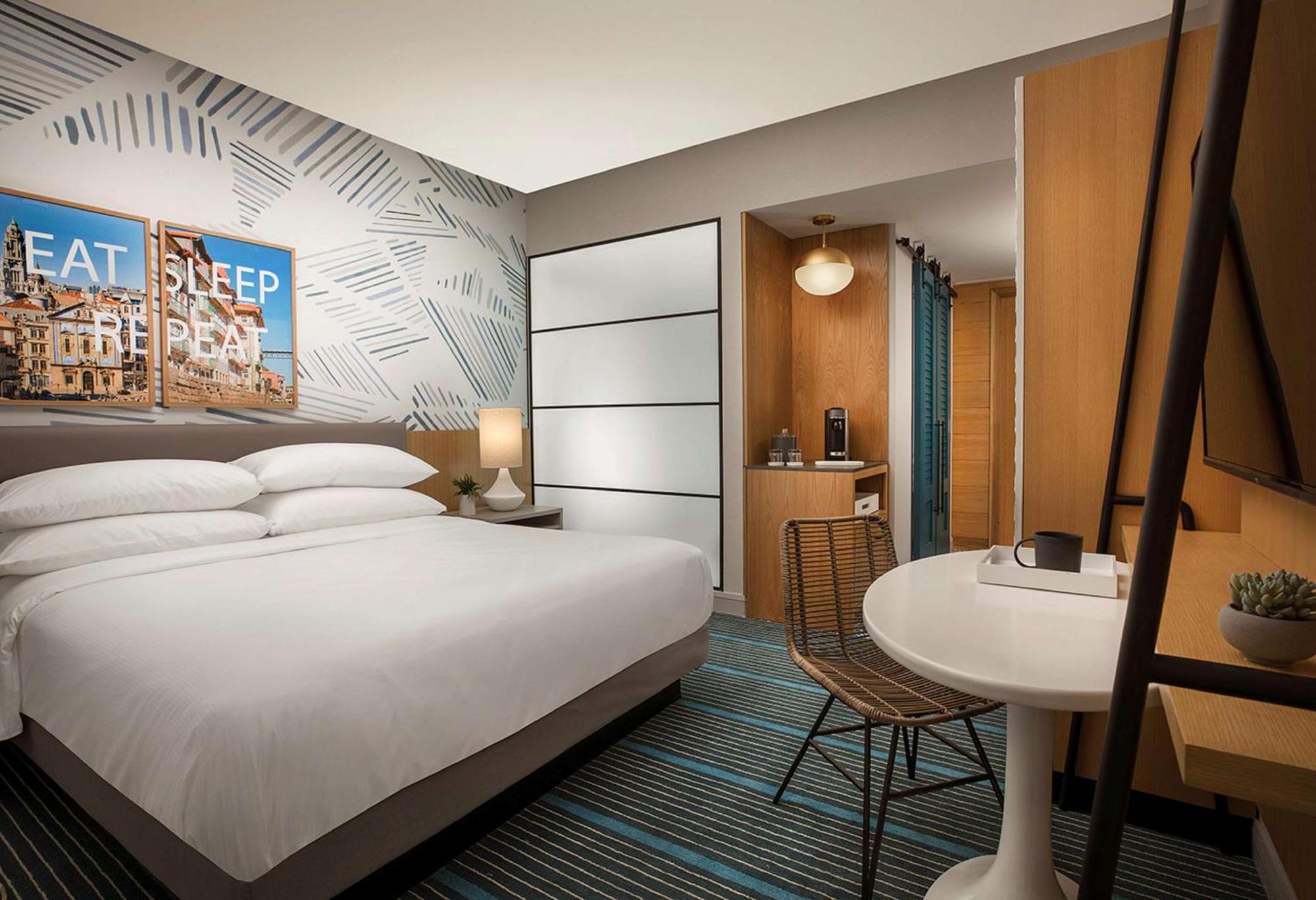 King Room,1557069517:JPEG