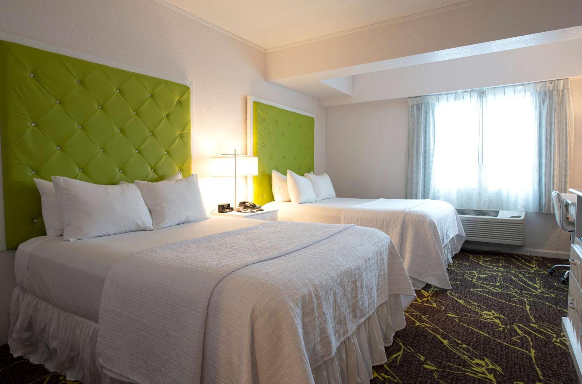Queen Room Two Queen Beds Harbour Side