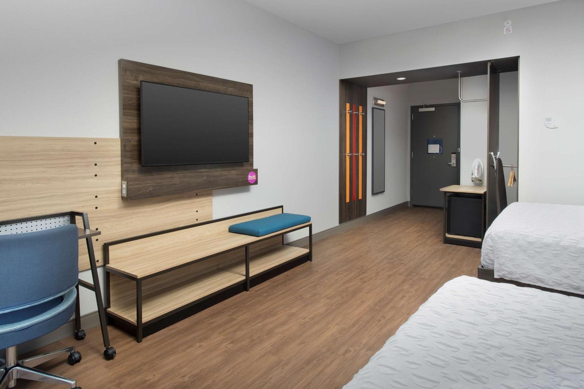 Queen Room with Two Queen Beds - Mobility Access