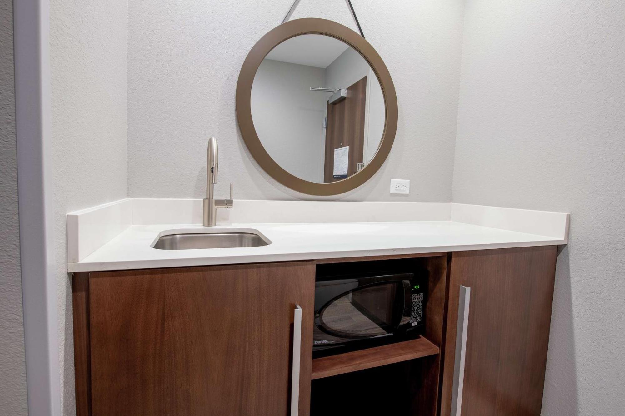 King Studio Suite - Hearing Access/Non-Smoking