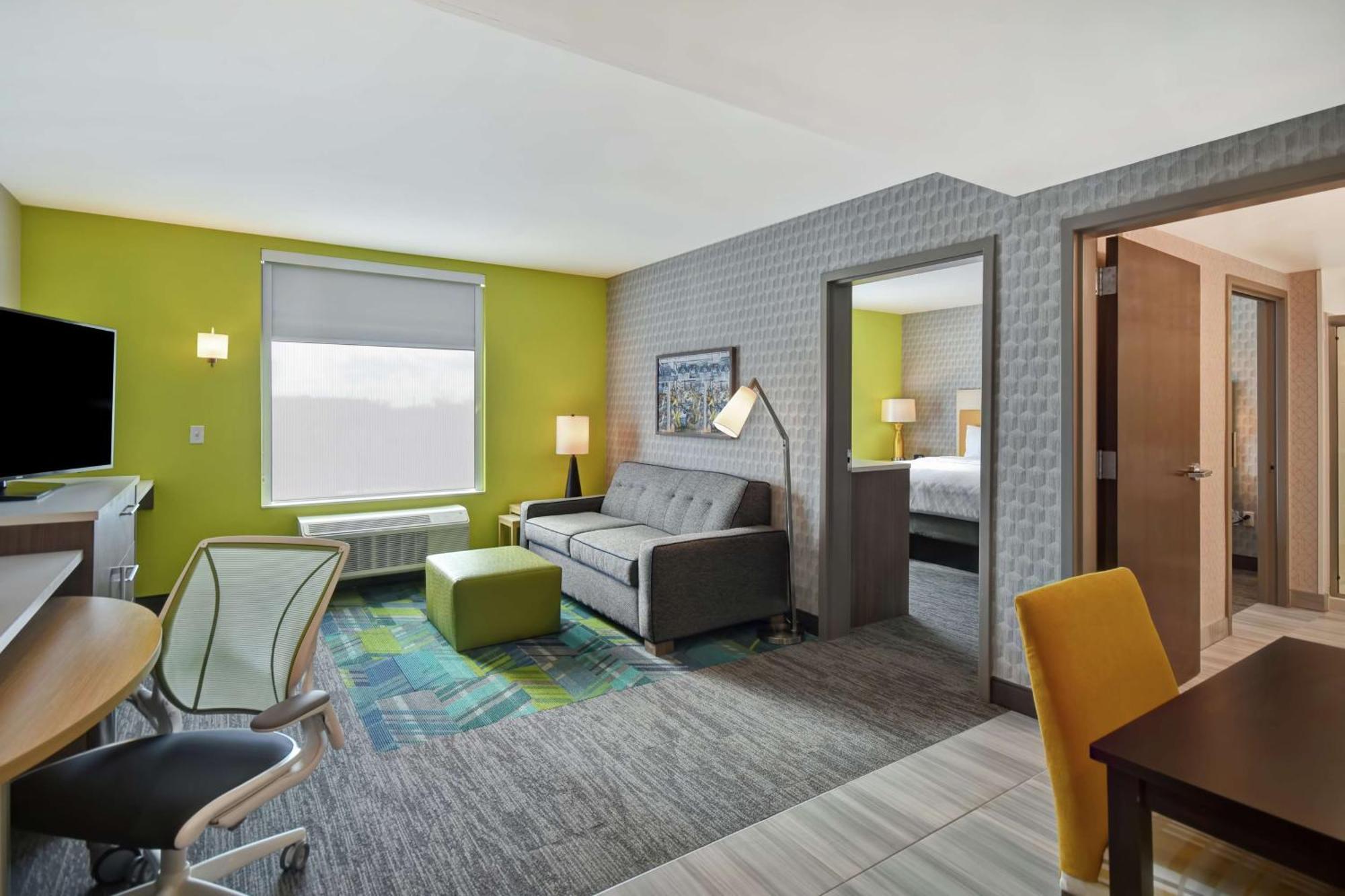 King Suite Hearing Access or Non-Smoking