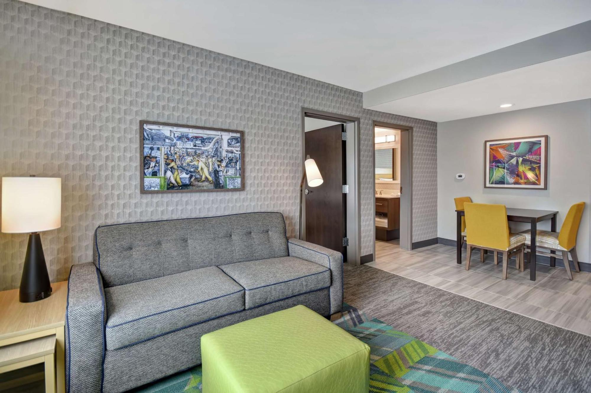 King Suite Hearing Access or Non-Smoking