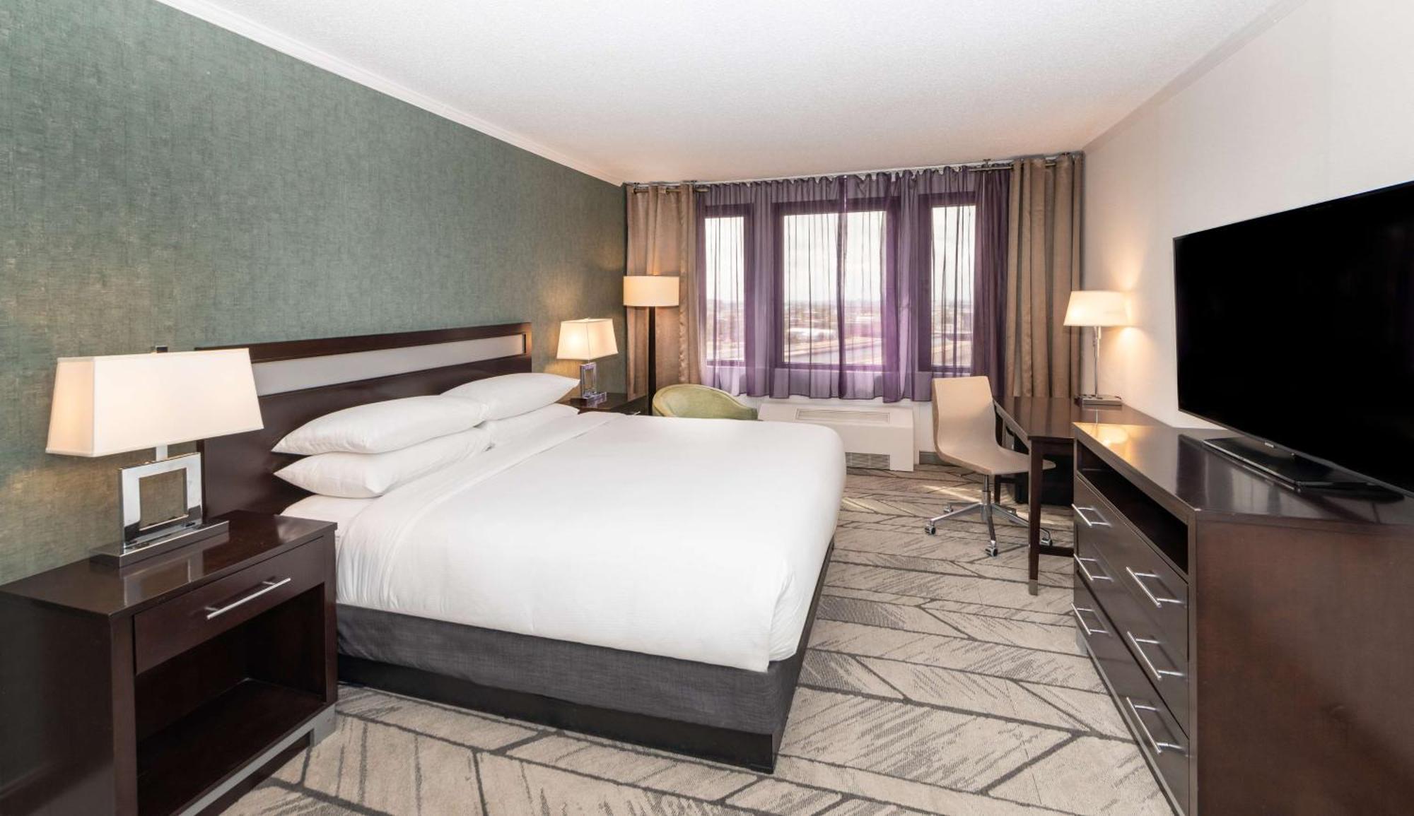 King Corner Room