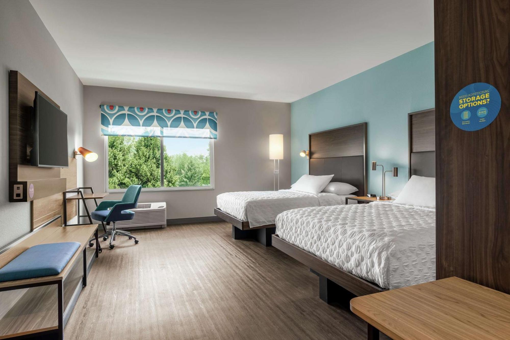 Queen Room Two Queen Beds Roll Shower Mobility Access