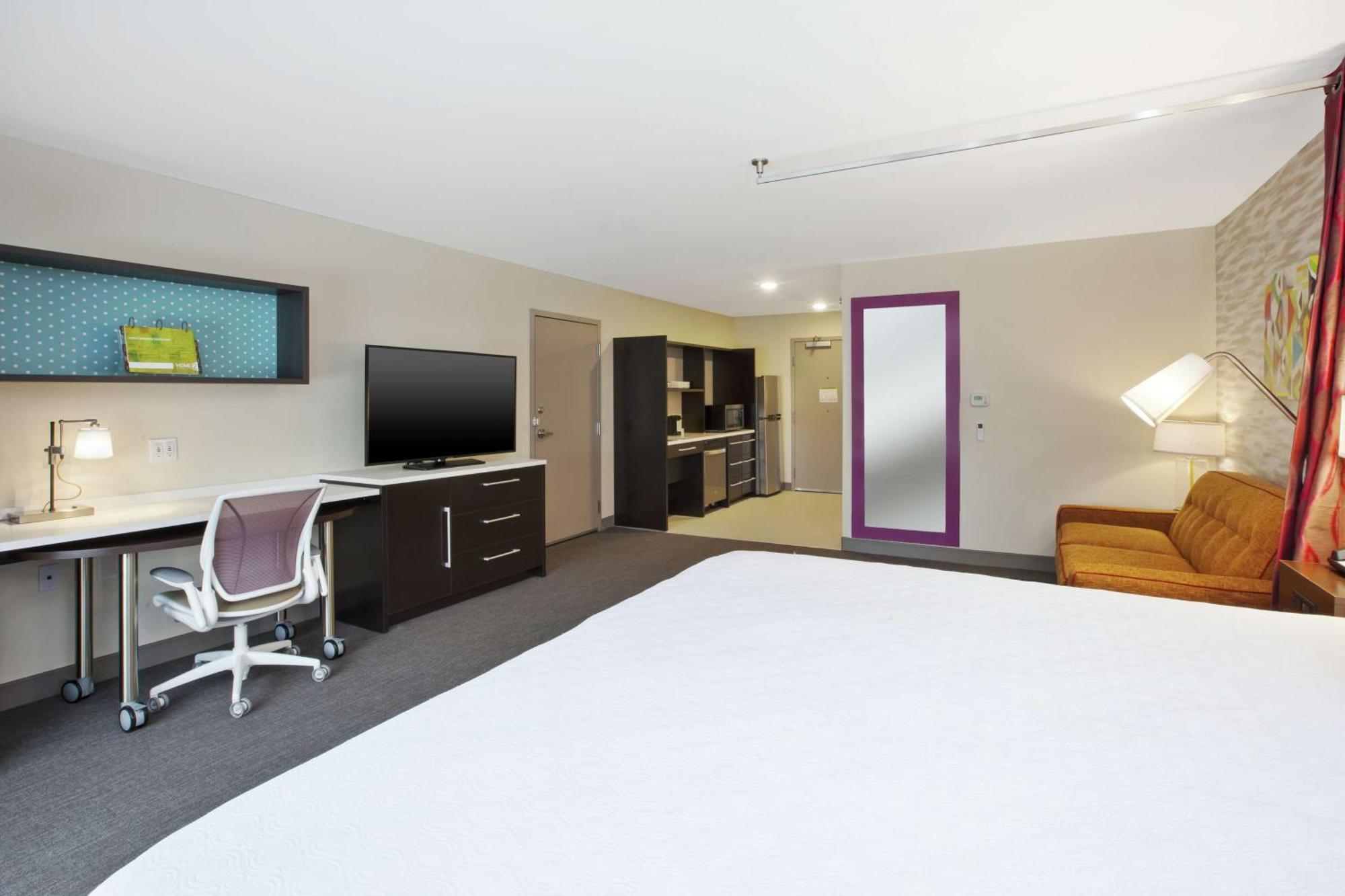 King Studio Suite Mobility Access or Non-Smoking