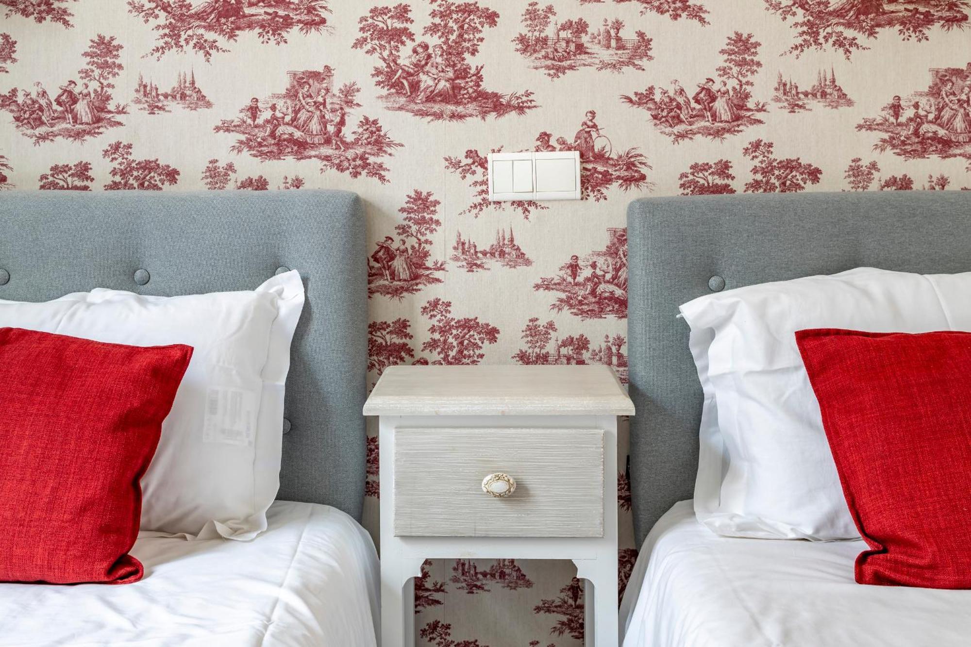 Twin Room,1557264940:JPEG