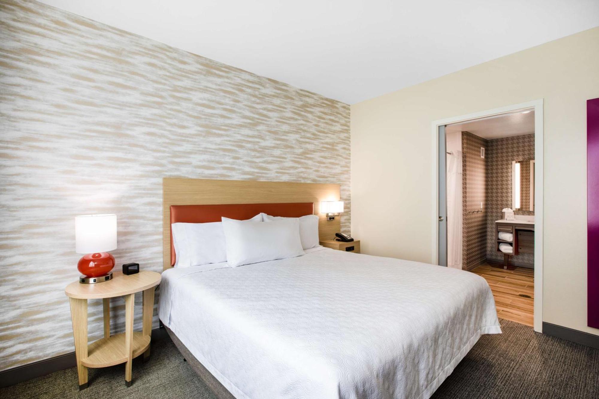 King Suite Hearing Access or Non-Smoking