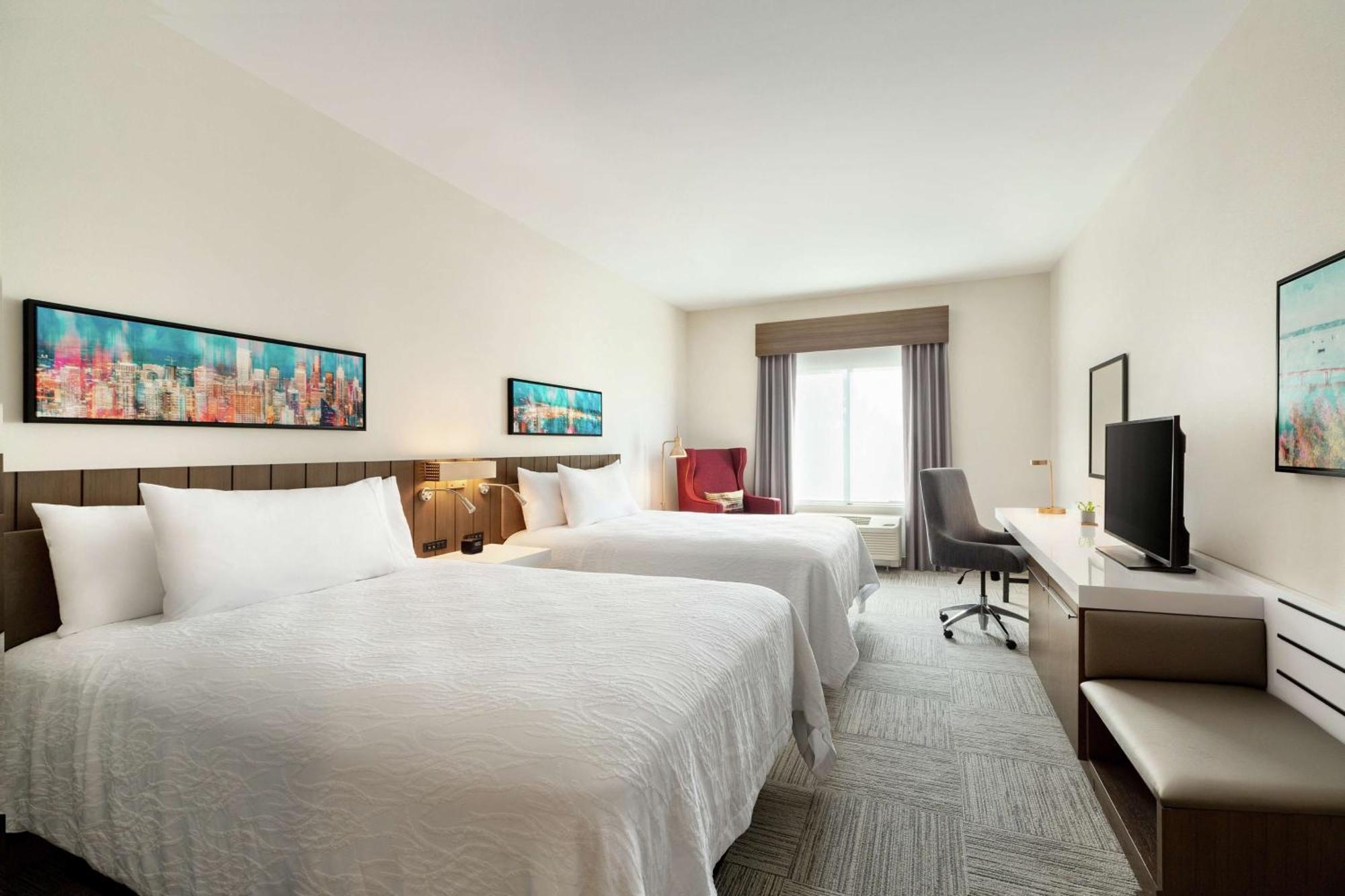 Queen Room Two Queen Beds Courtyard View