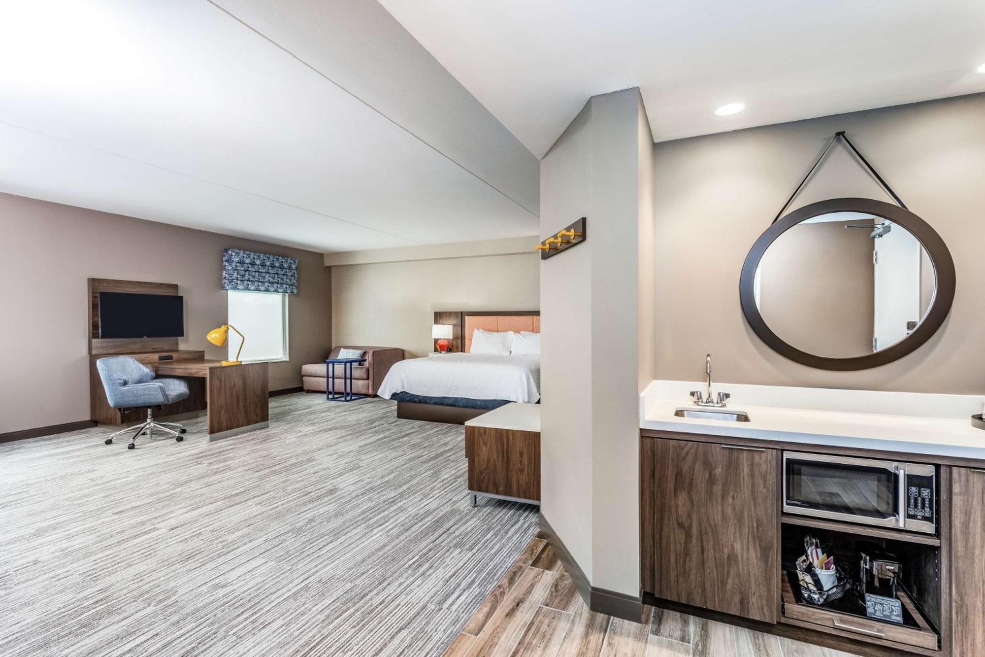 One-Bedroom King Suite Non-Smoking