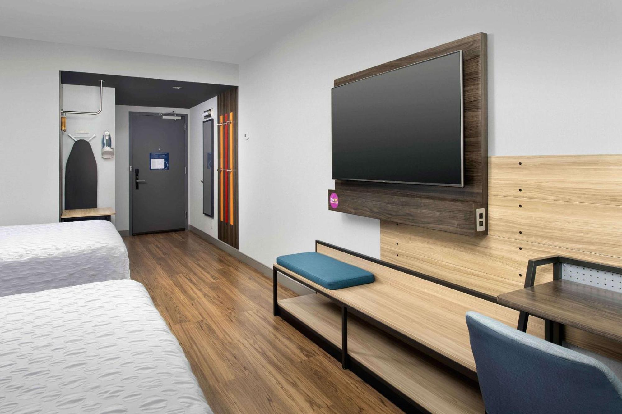 Queen Room Two Queen Beds
