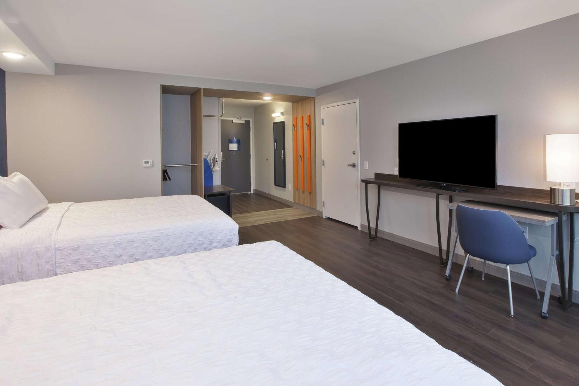 Queen Room Two Queen Beds Mobility Access