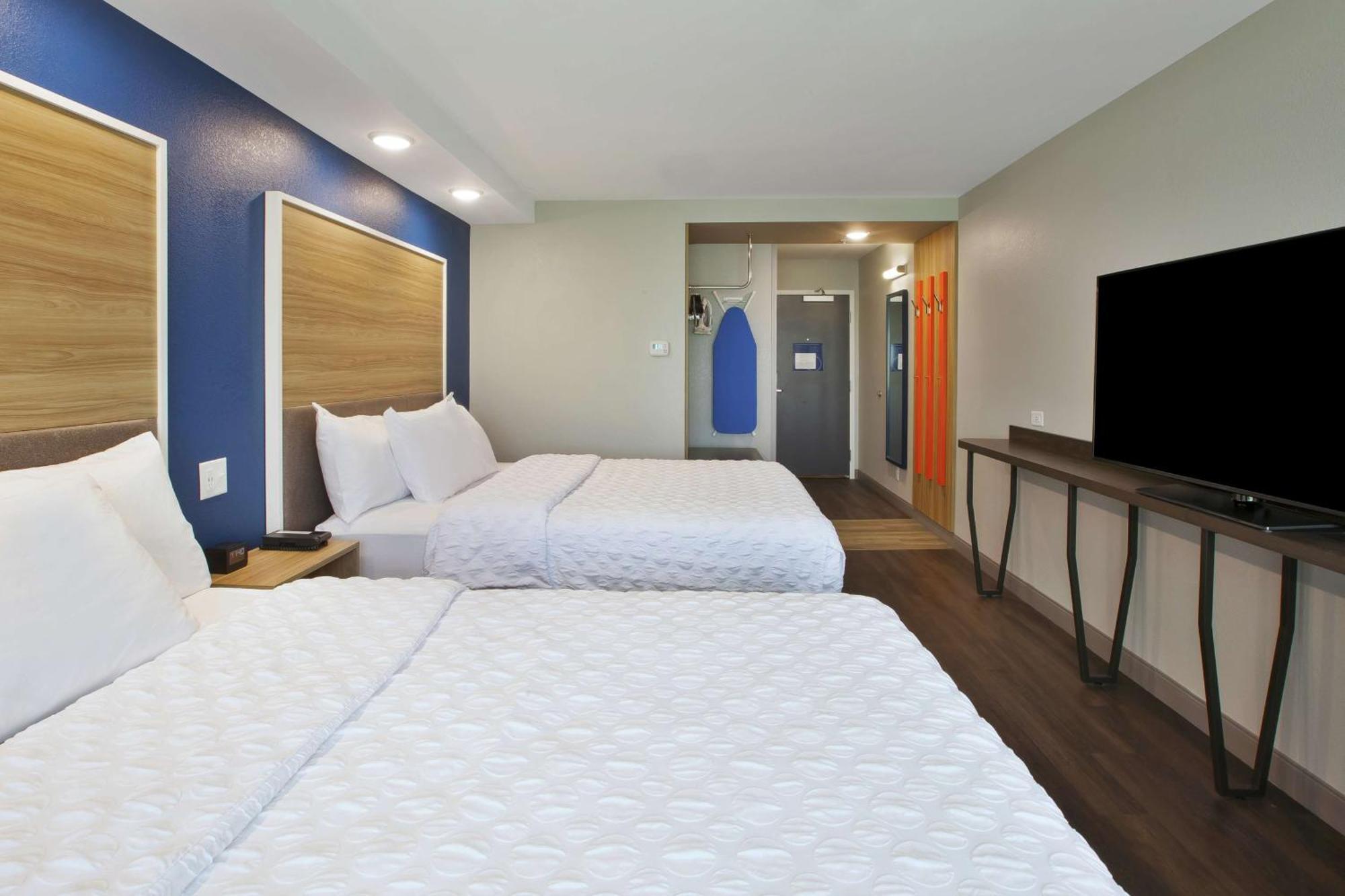 Queen Room Two Queen Beds
