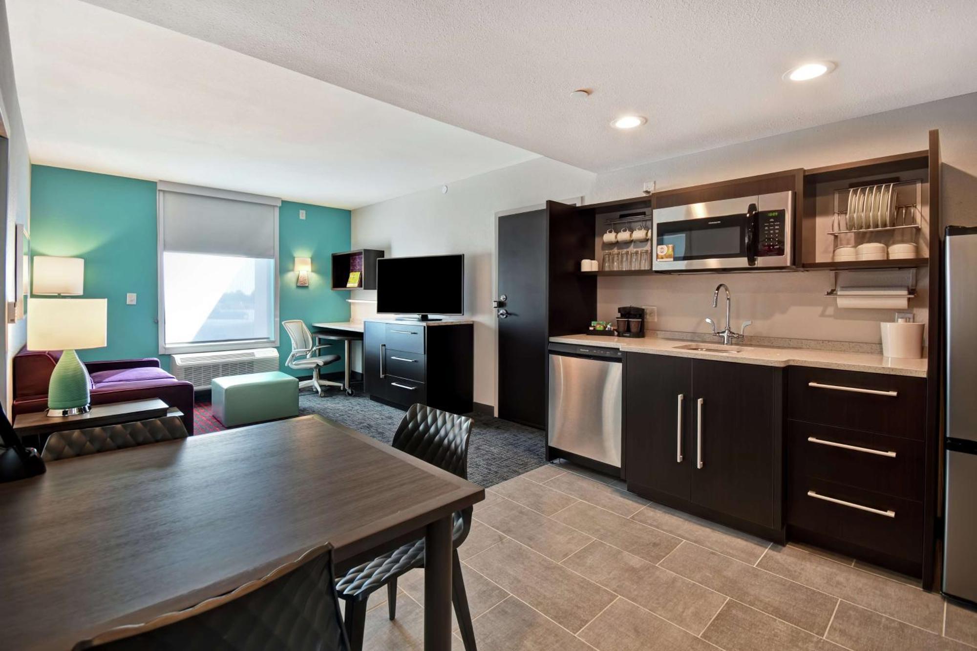One-Bedroom King Suite - Non-Smoking