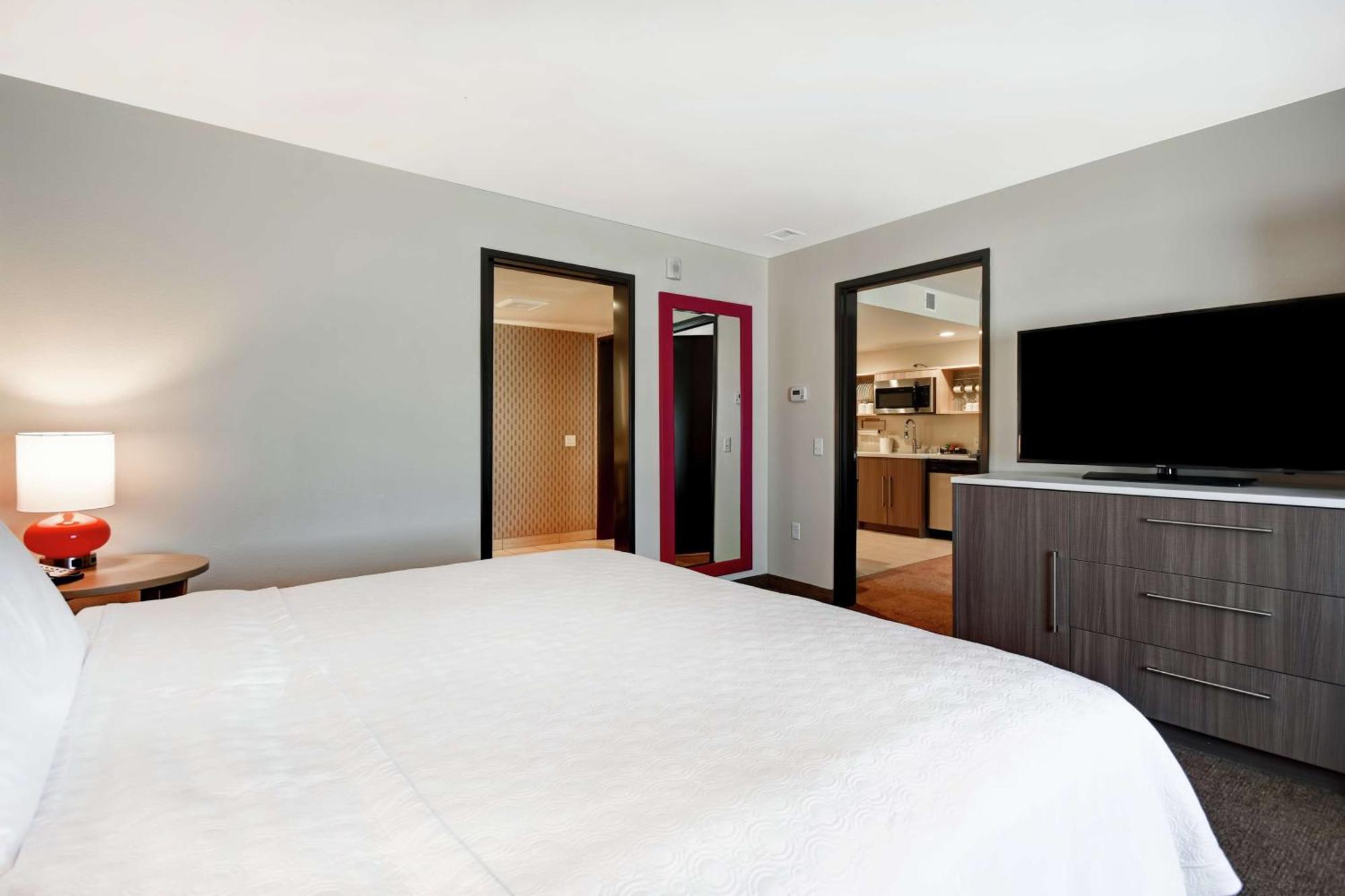 One-Bedroom King Suite - Non-Smoking