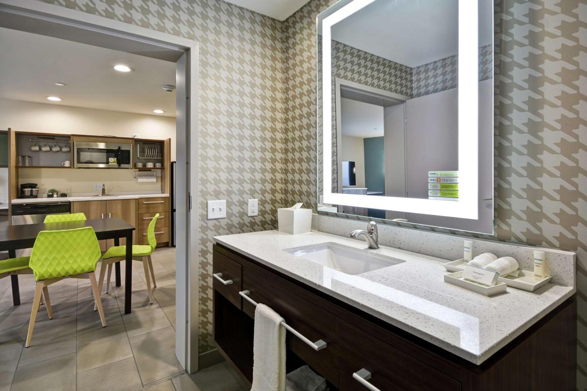 One-Bedroom King Suite Non-Smoking