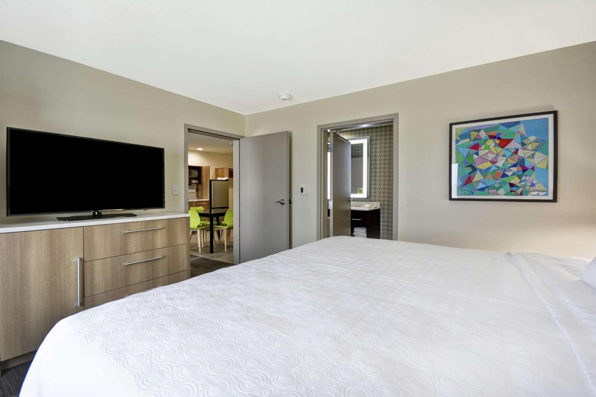 One-Bedroom King Suite Non-Smoking