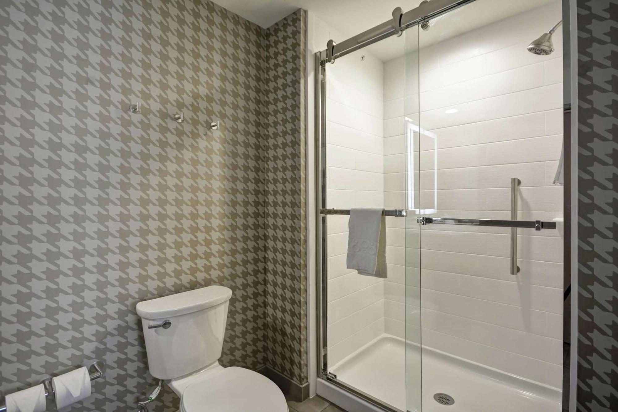 One-Bedroom King Suite Non-Smoking