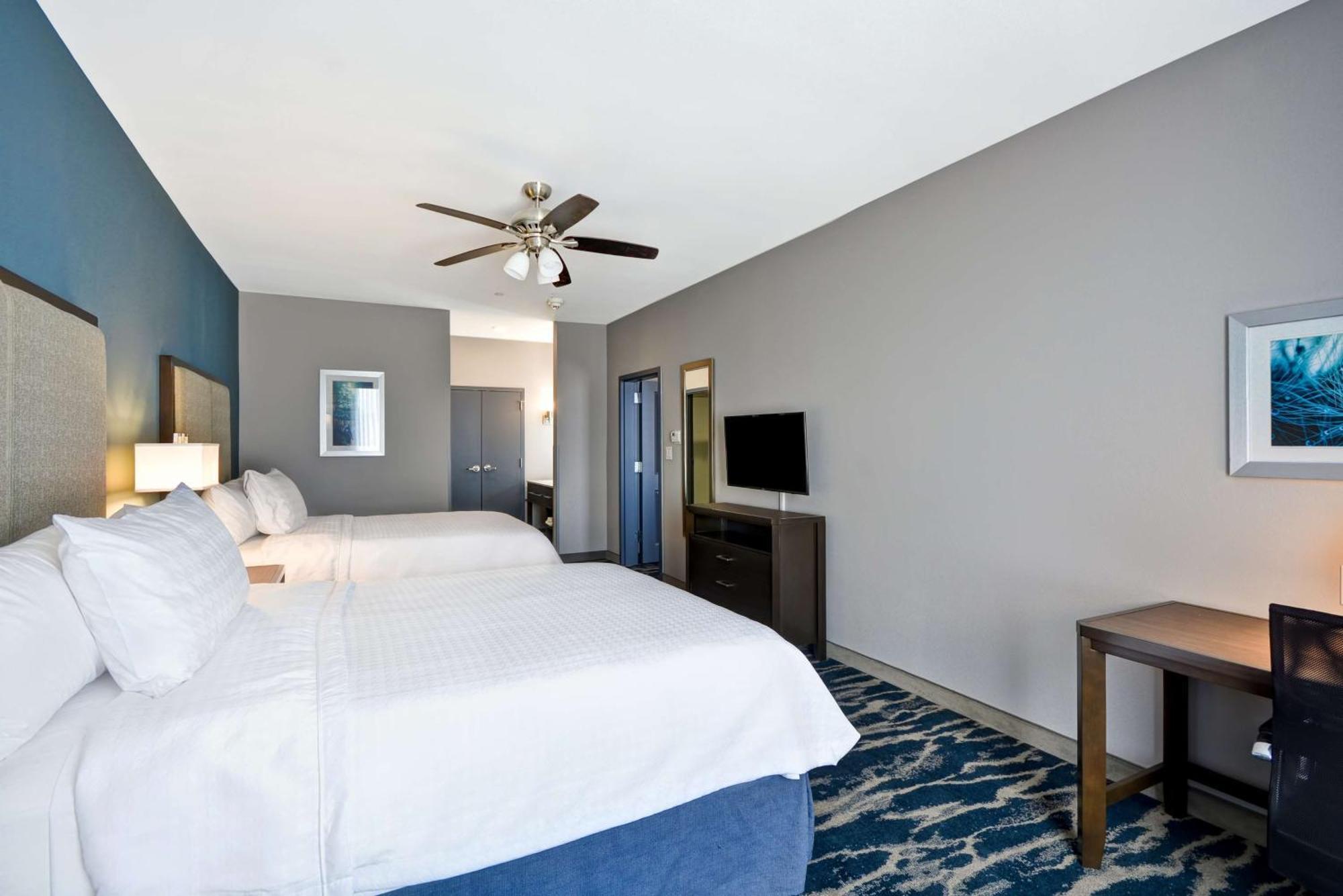 One-Bedroom Queen Suite Two Queen Beds Non-Smoking