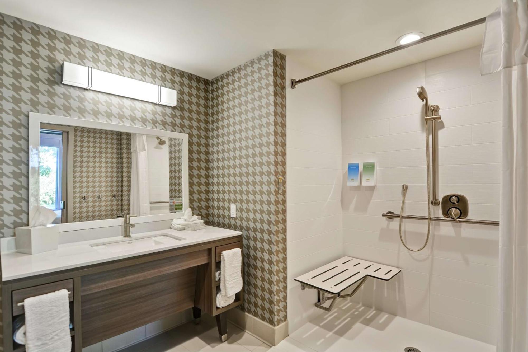 King Studio Suite Hearing Access or Non-Smoking