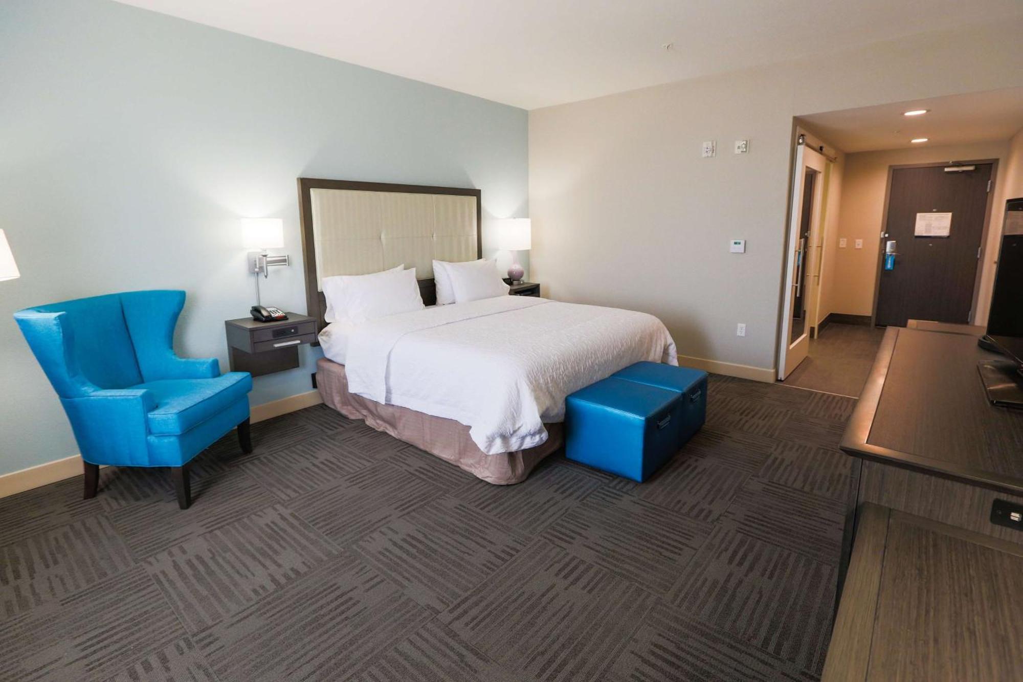 King Room Accessible Tub Mobility Hearing Access or Non-Smoking